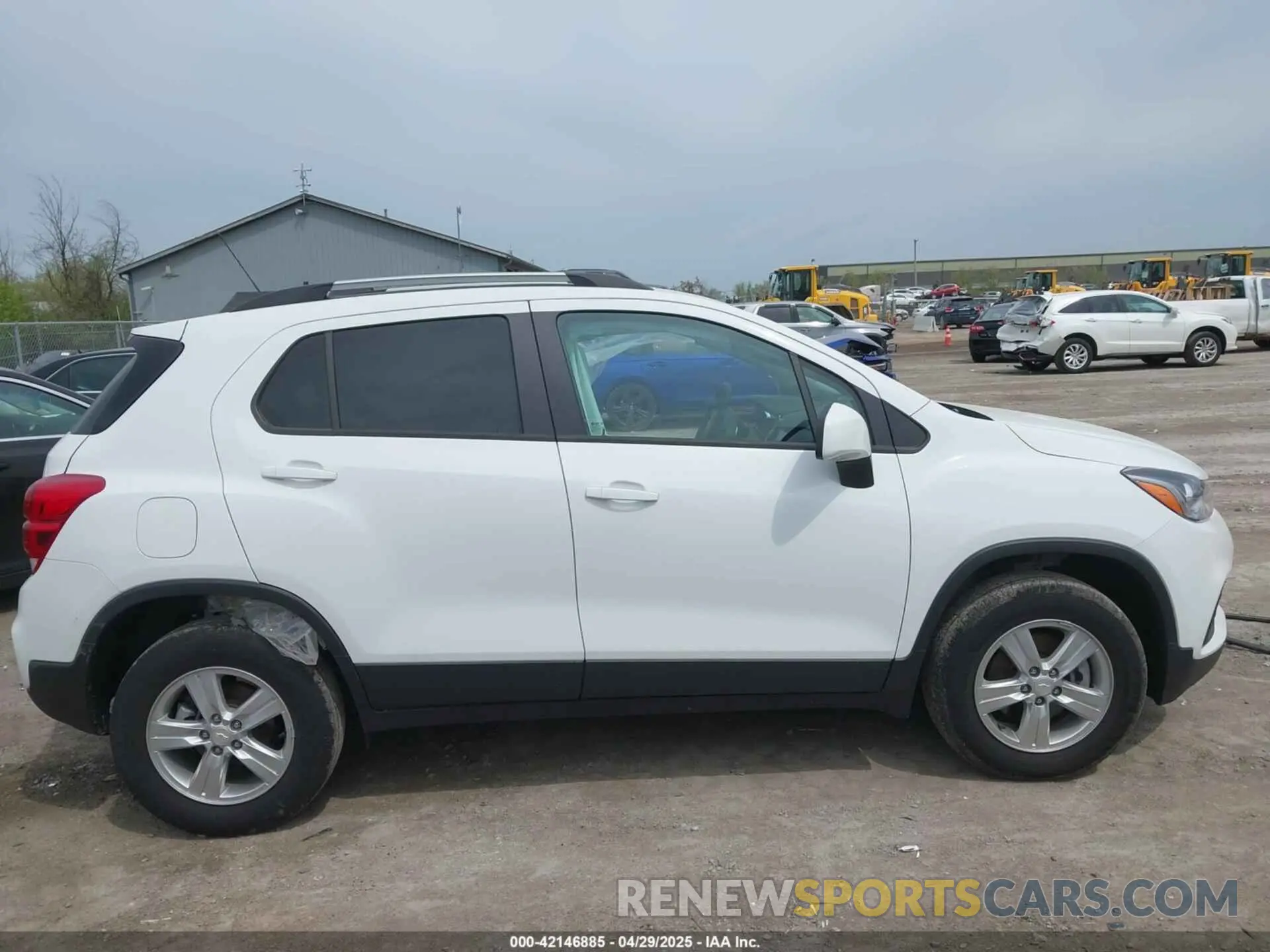 13 Photograph of a damaged car KL7CJPSM5MB369530 CHEVROLET TRAX 2021