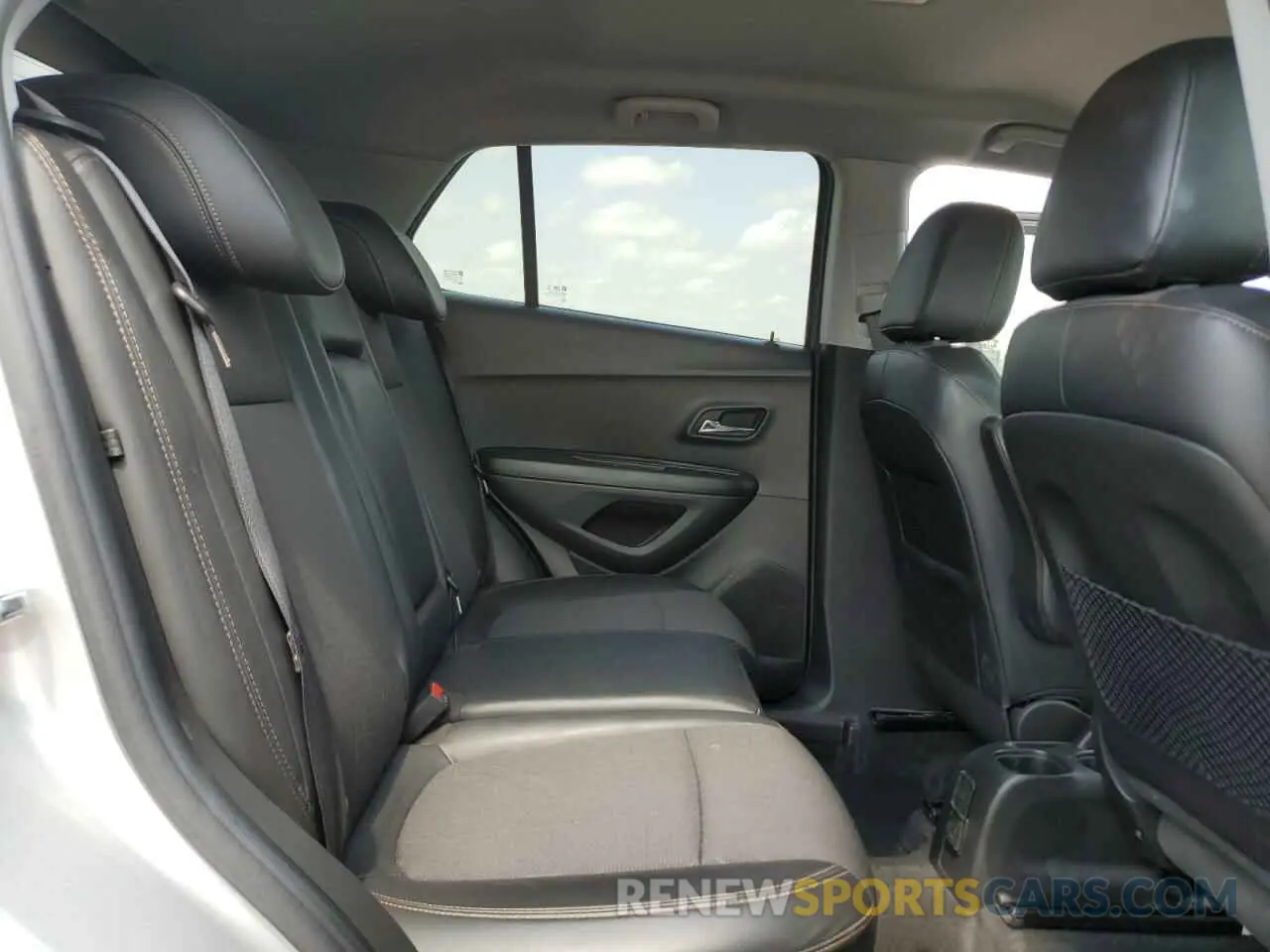 11 Photograph of a damaged car KL7CJPSM7MB361834 CHEVROLET TRAX 2021