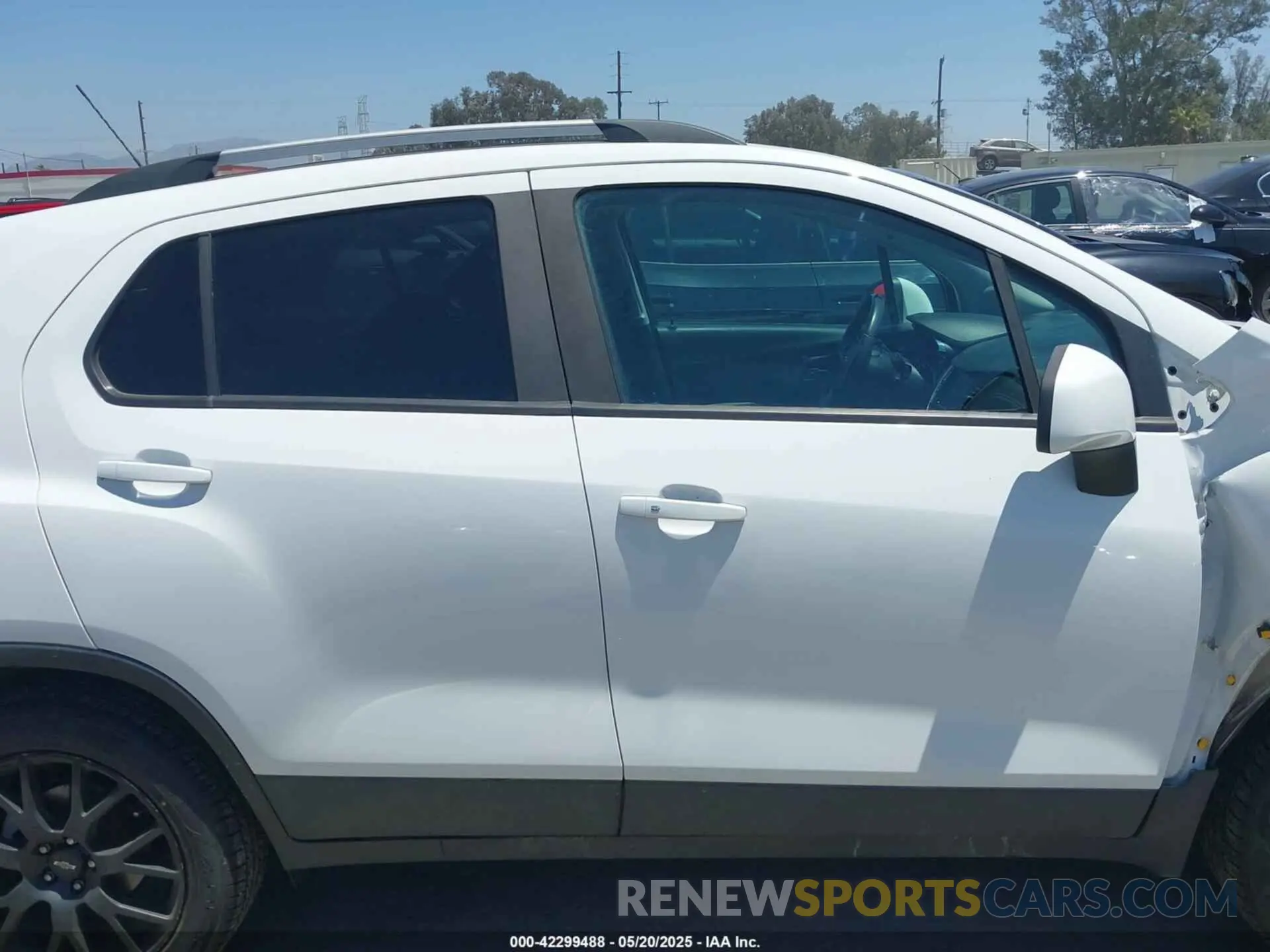 13 Photograph of a damaged car KL7CJPSM8MB361339 CHEVROLET TRAX 2021