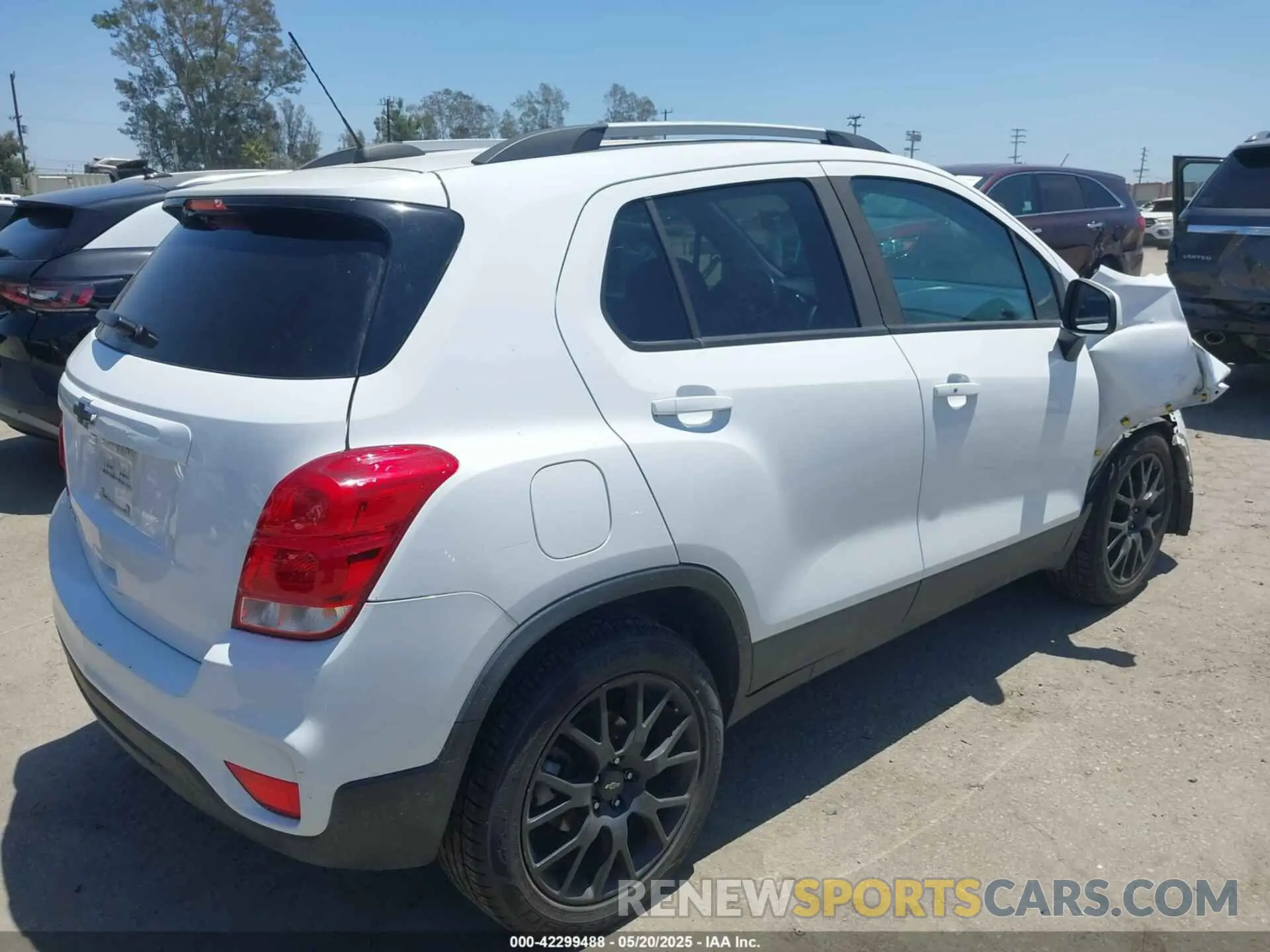 4 Photograph of a damaged car KL7CJPSM8MB361339 CHEVROLET TRAX 2021