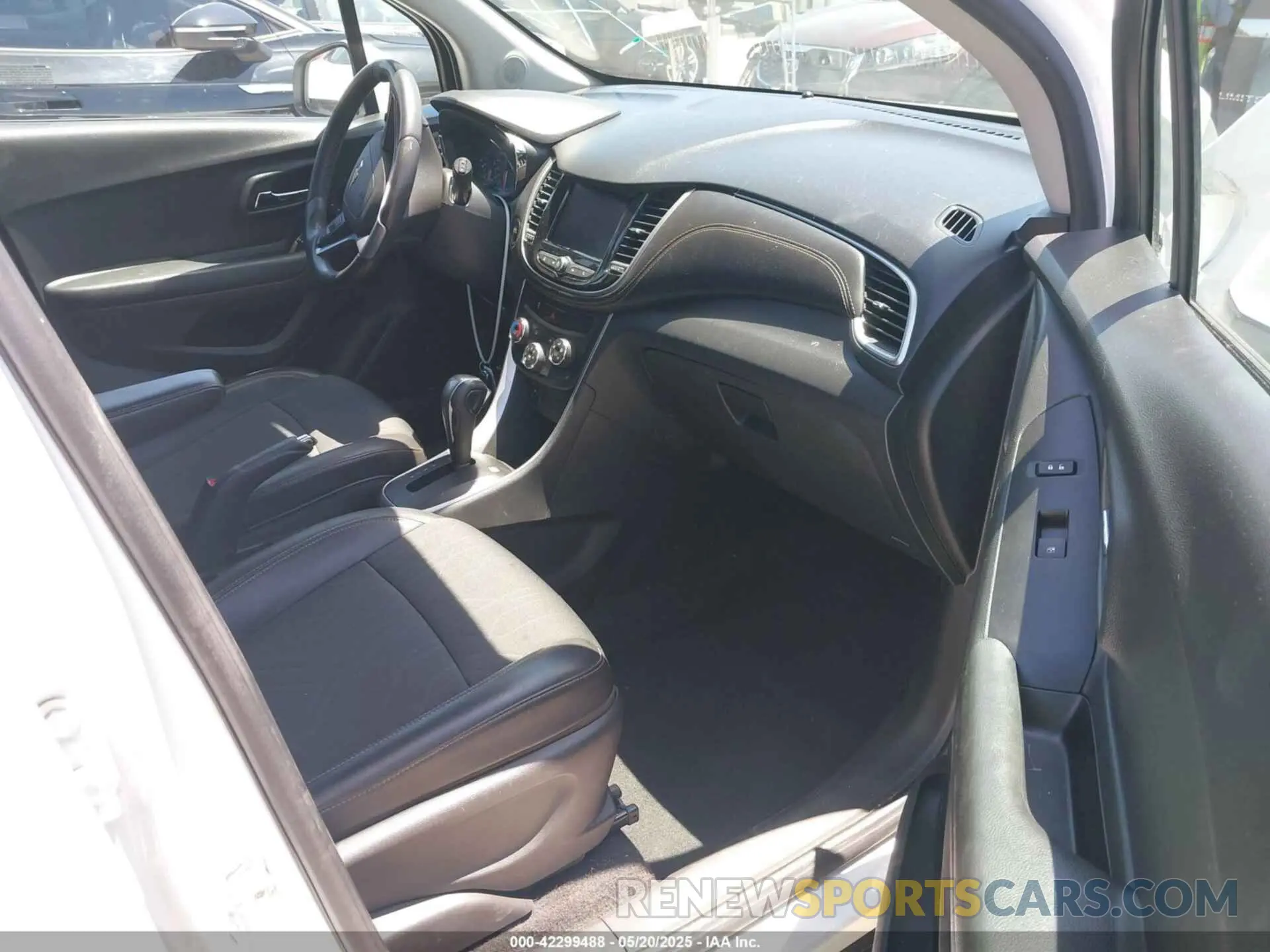 5 Photograph of a damaged car KL7CJPSM8MB361339 CHEVROLET TRAX 2021