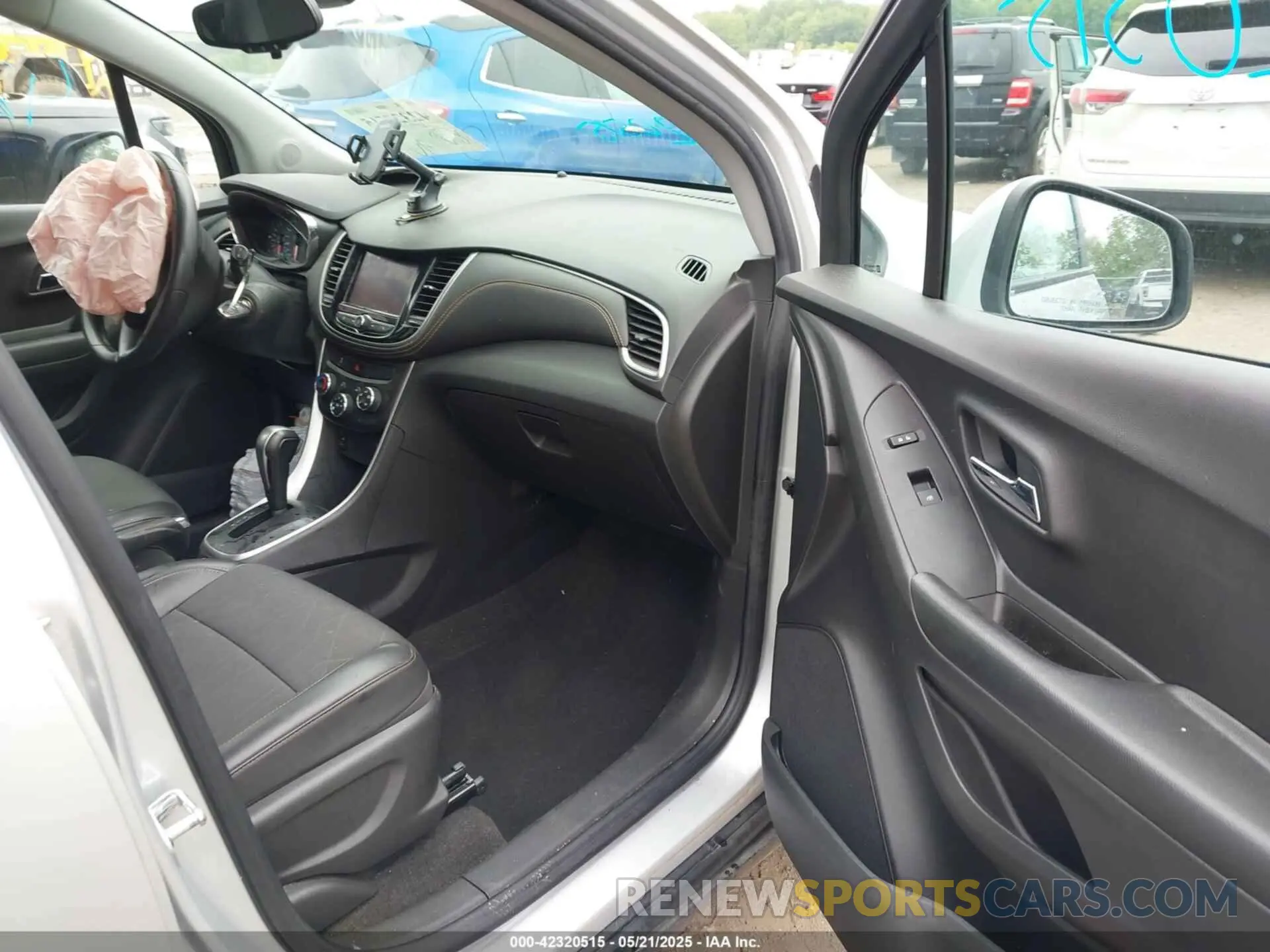5 Photograph of a damaged car KL7CJPSM8MB369358 CHEVROLET TRAX 2021