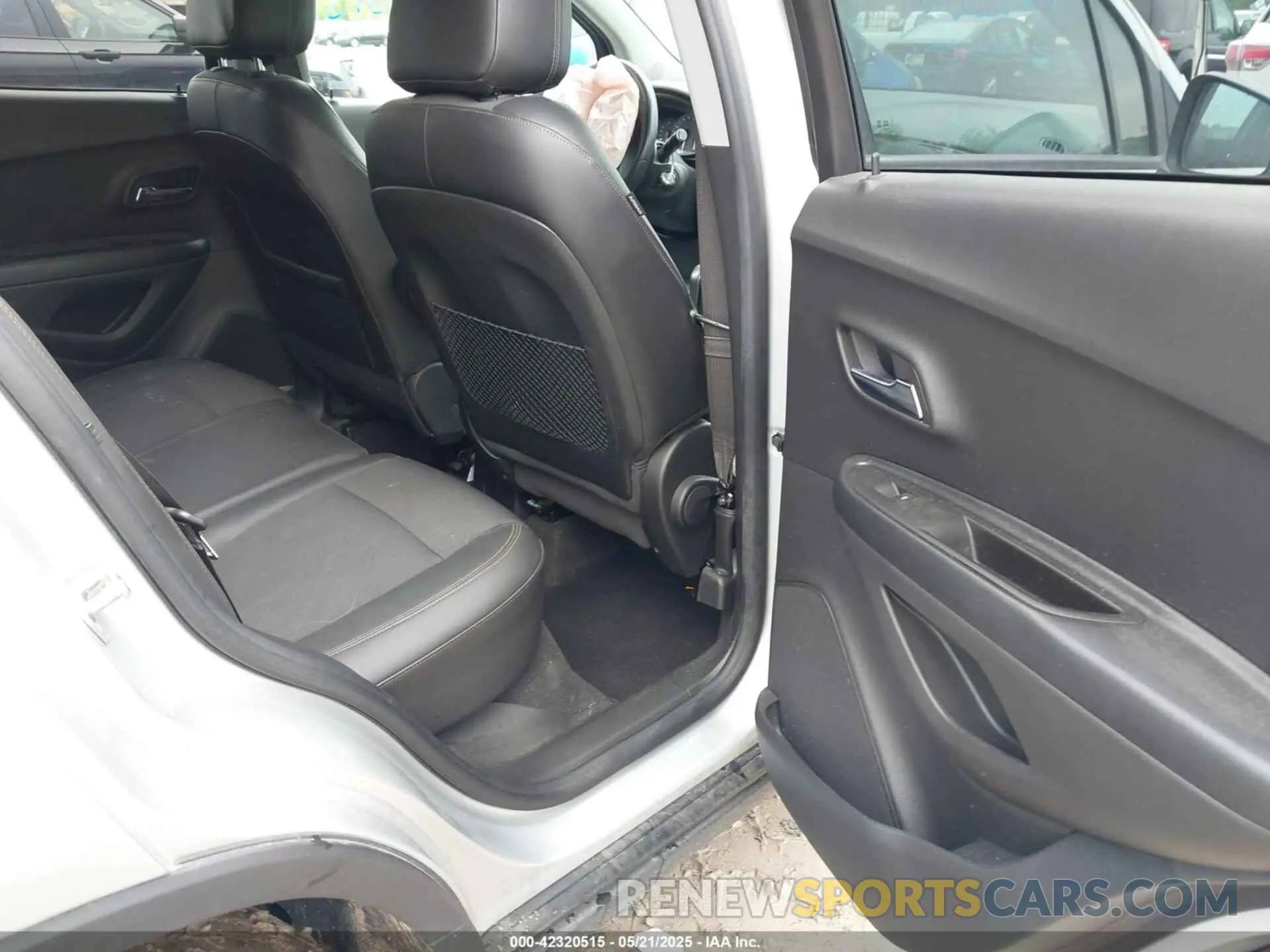 8 Photograph of a damaged car KL7CJPSM8MB369358 CHEVROLET TRAX 2021