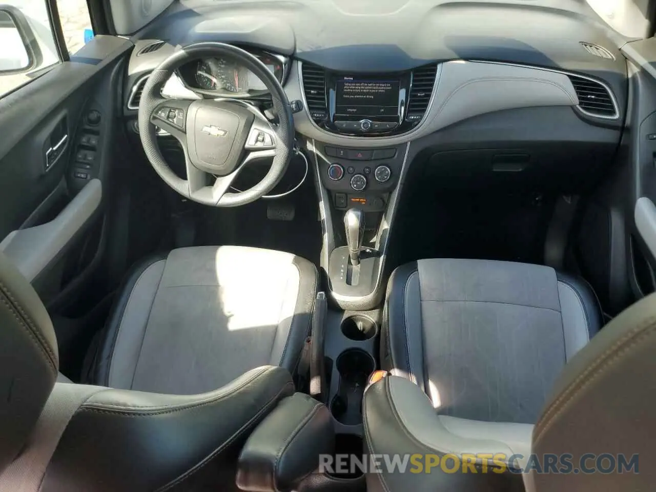 8 Photograph of a damaged car KL7CJPSM9MB363679 CHEVROLET TRAX 2021