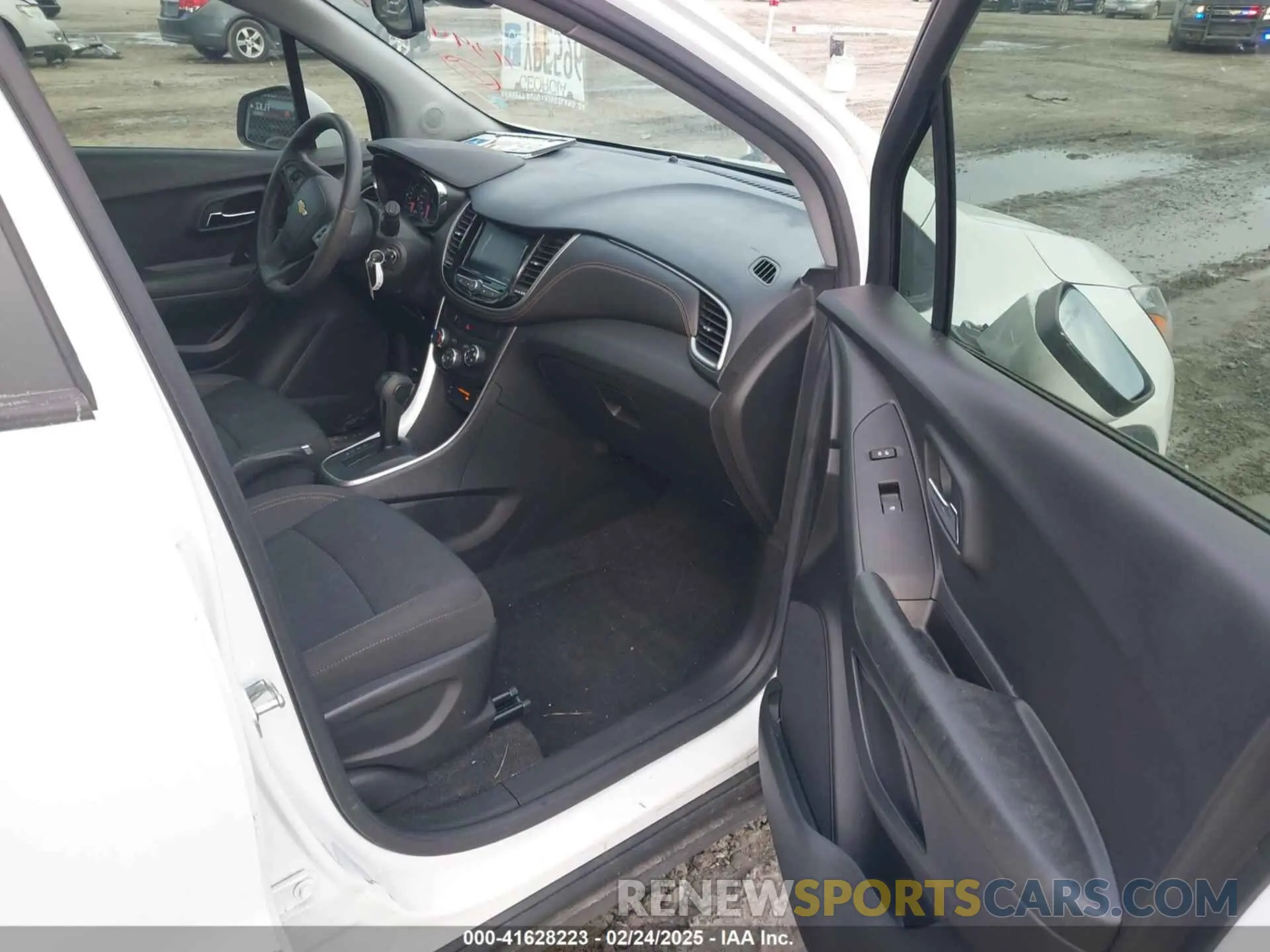 5 Photograph of a damaged car KL7CJKSM0NB507740 CHEVROLET TRAX 2022