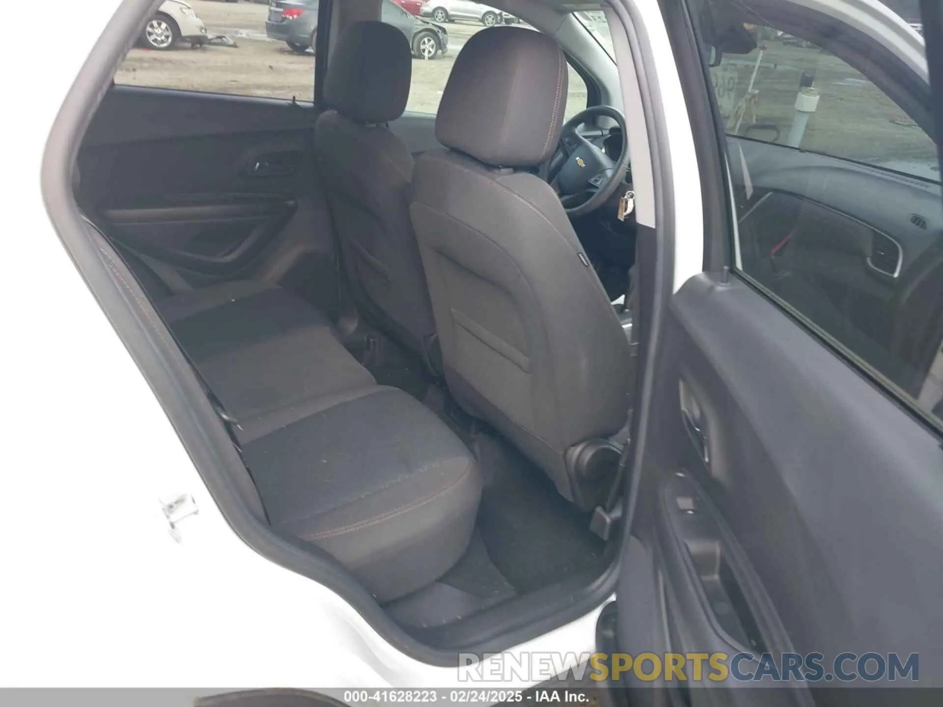 8 Photograph of a damaged car KL7CJKSM0NB507740 CHEVROLET TRAX 2022