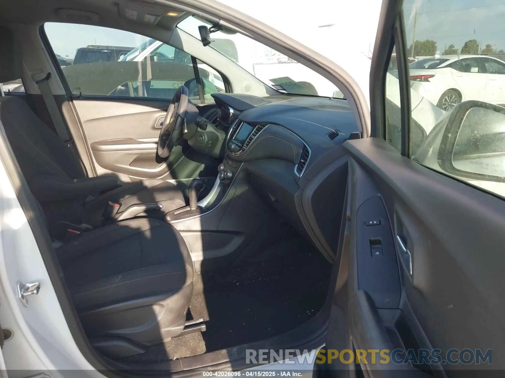 5 Photograph of a damaged car KL7CJKSM0NB535344 CHEVROLET TRAX 2022