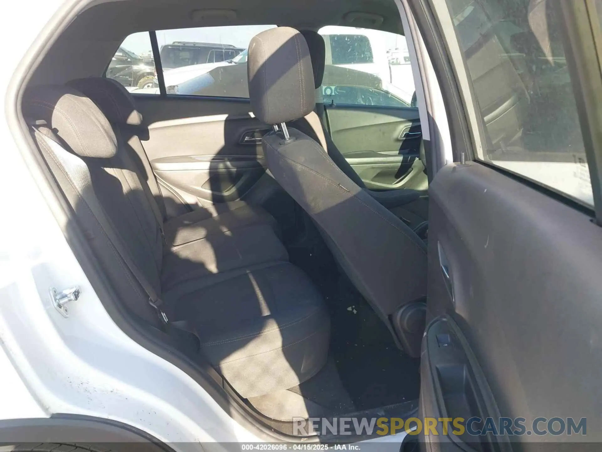 8 Photograph of a damaged car KL7CJKSM0NB535344 CHEVROLET TRAX 2022