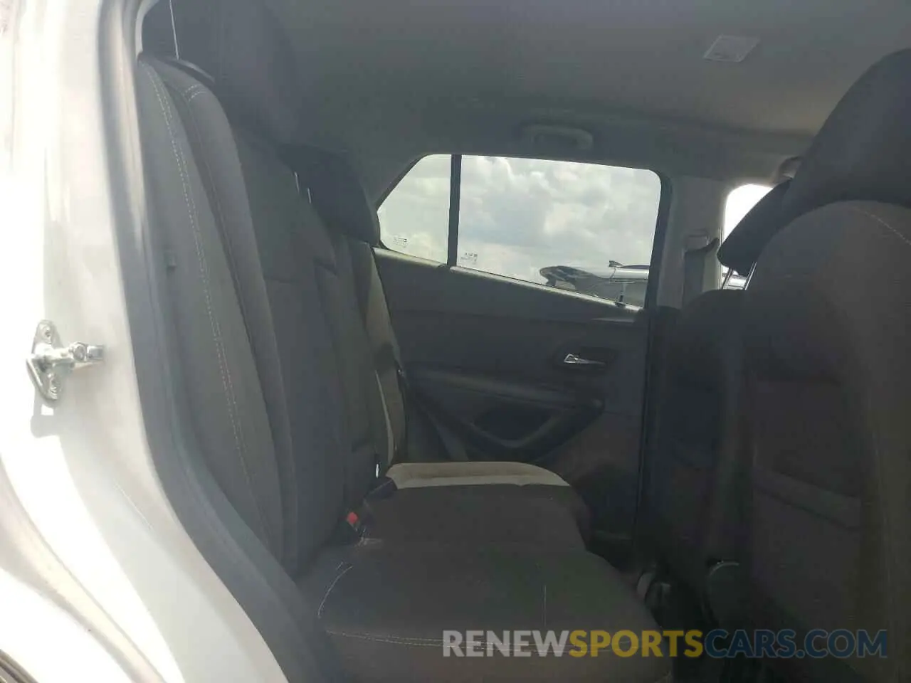 11 Photograph of a damaged car KL7CJKSM7NB530318 CHEVROLET TRAX 2022