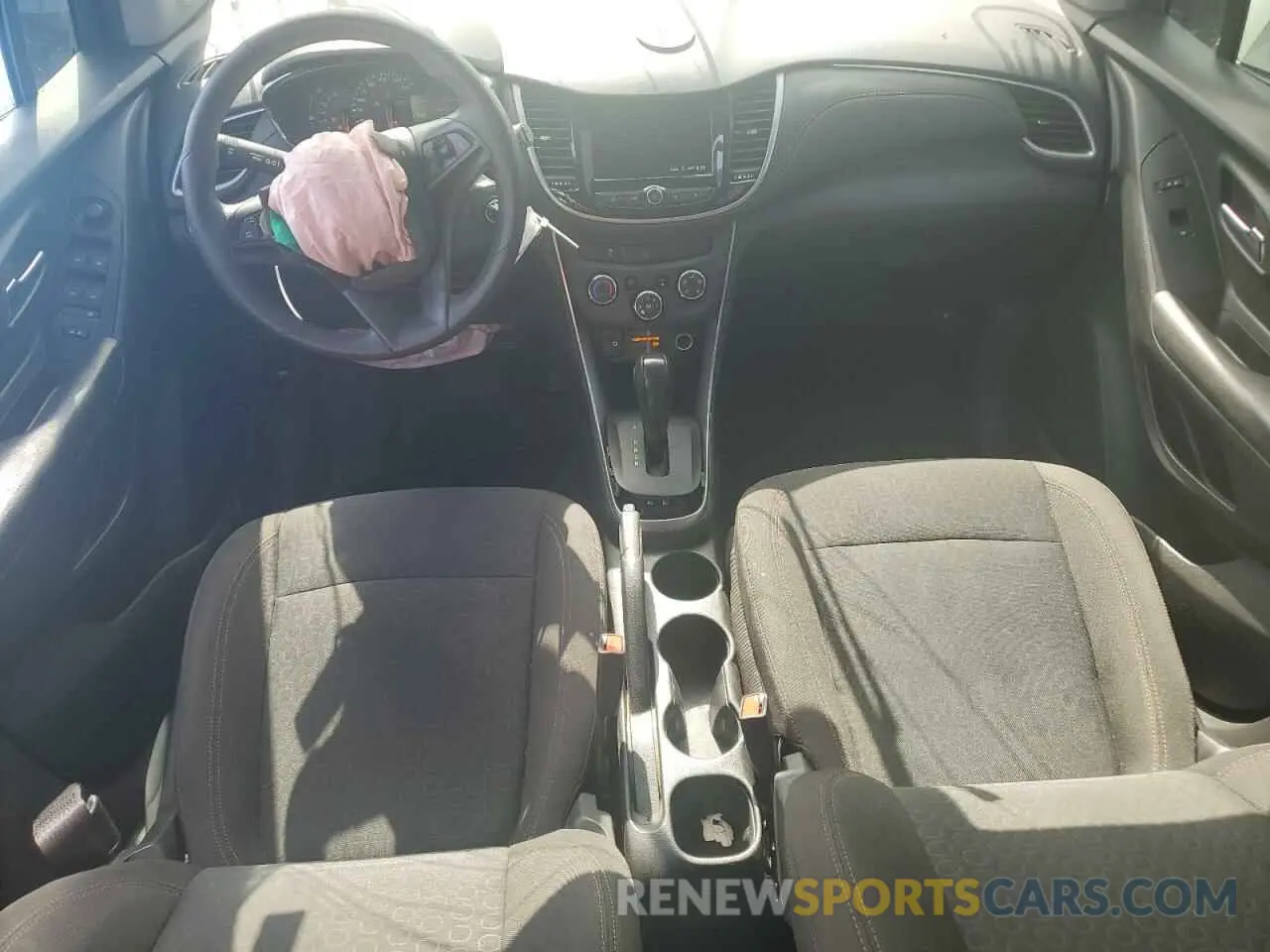 8 Photograph of a damaged car KL7CJKSM7NB530318 CHEVROLET TRAX 2022