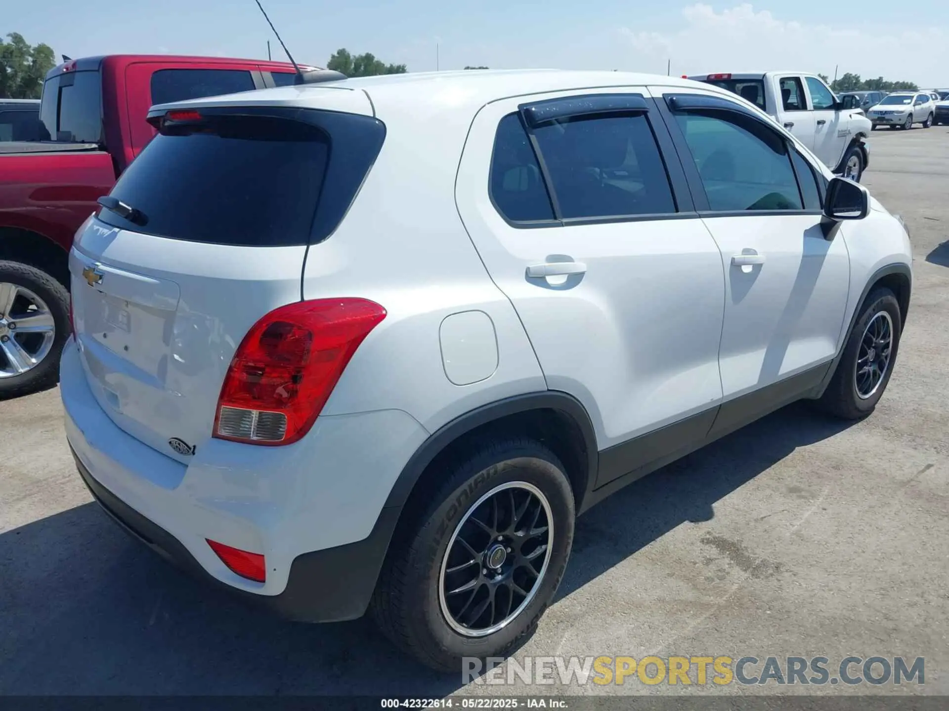 4 Photograph of a damaged car KL7CJKSM7NB548690 CHEVROLET TRAX 2022