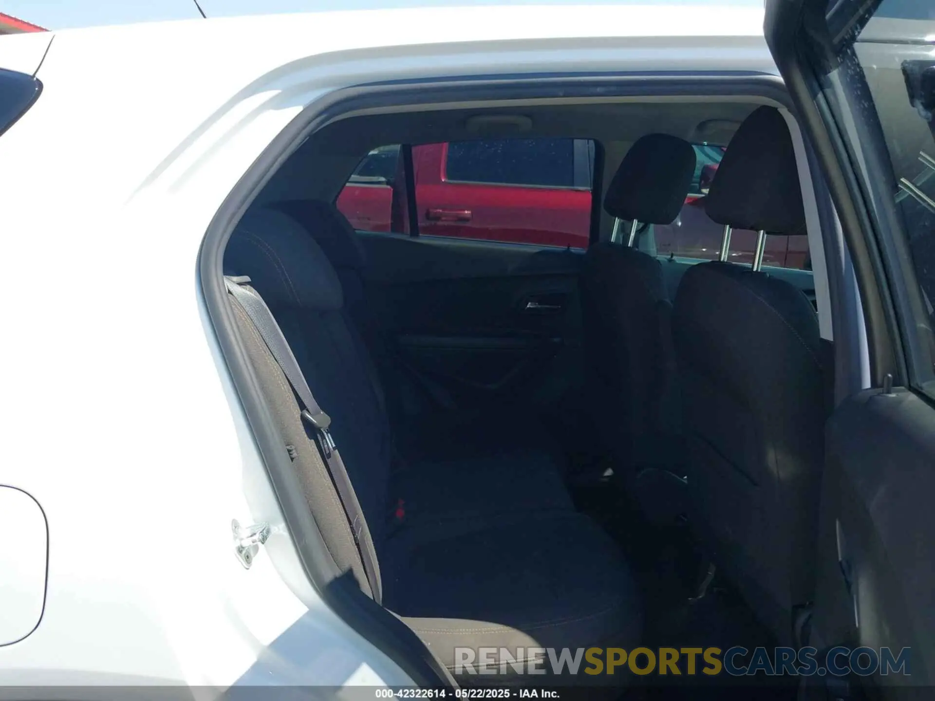 8 Photograph of a damaged car KL7CJKSM7NB548690 CHEVROLET TRAX 2022