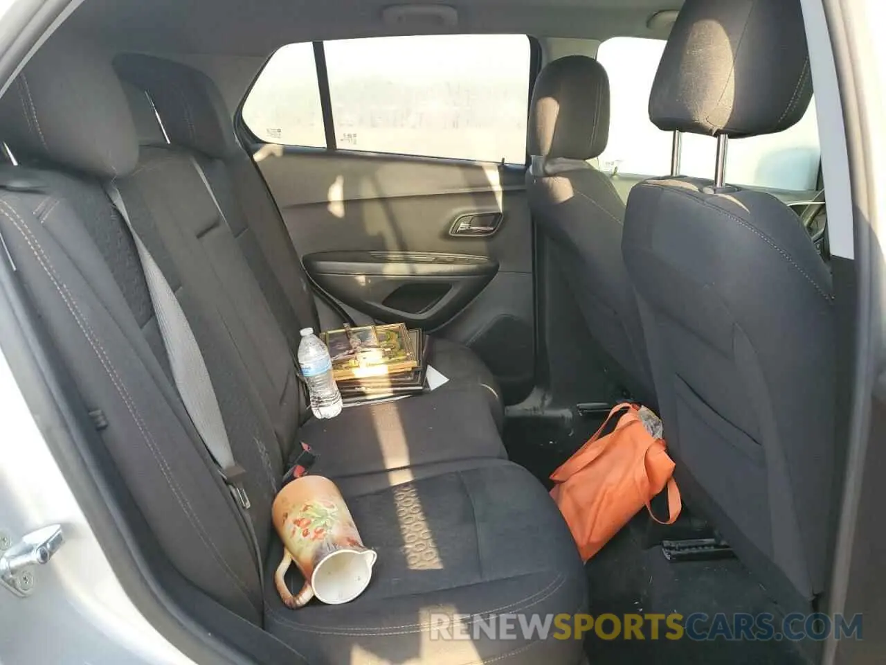 11 Photograph of a damaged car KL7CJKSMXNB522469 CHEVROLET TRAX 2022