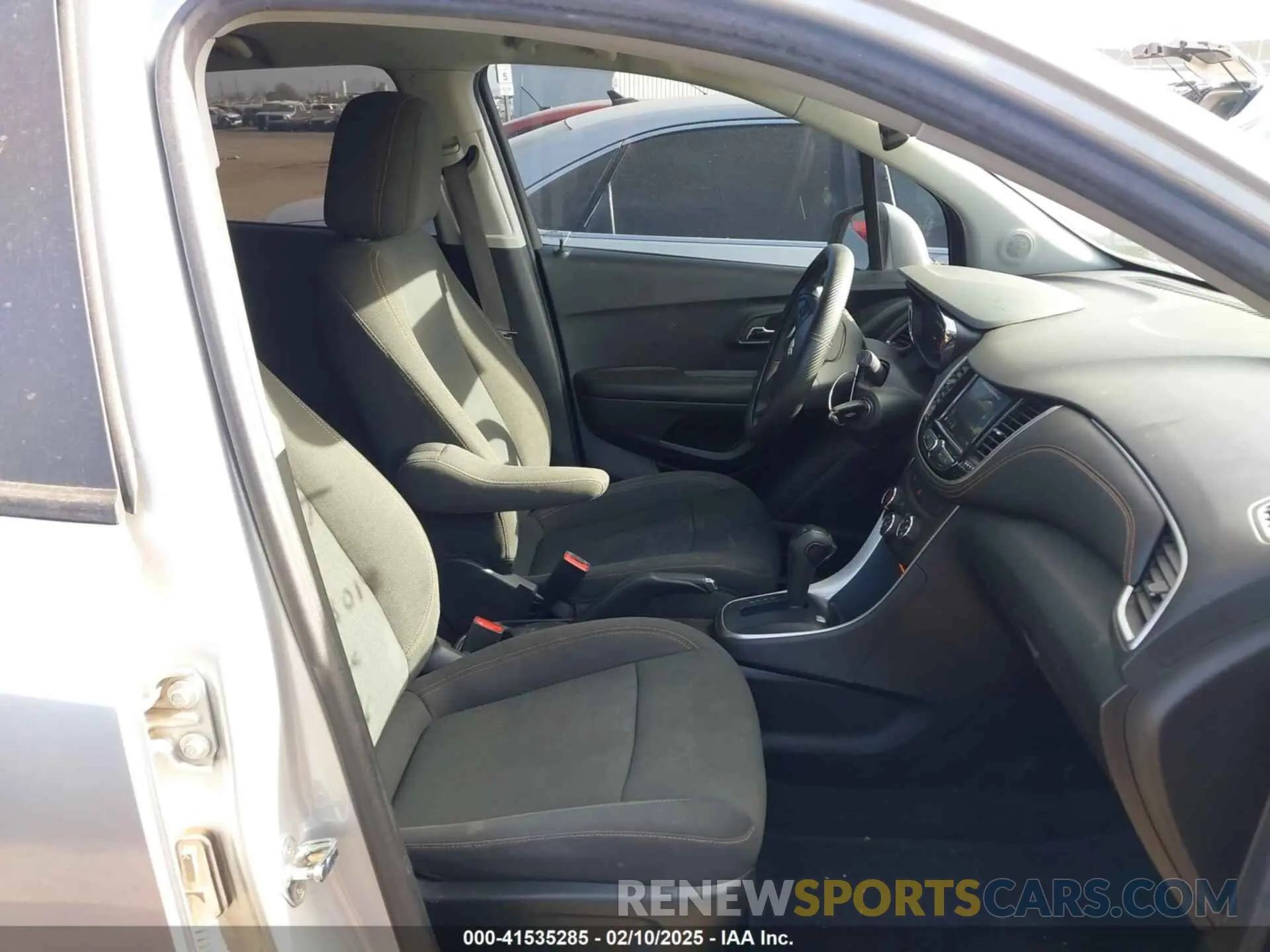 5 Photograph of a damaged car KL7CJKSMXNB555858 CHEVROLET TRAX 2022