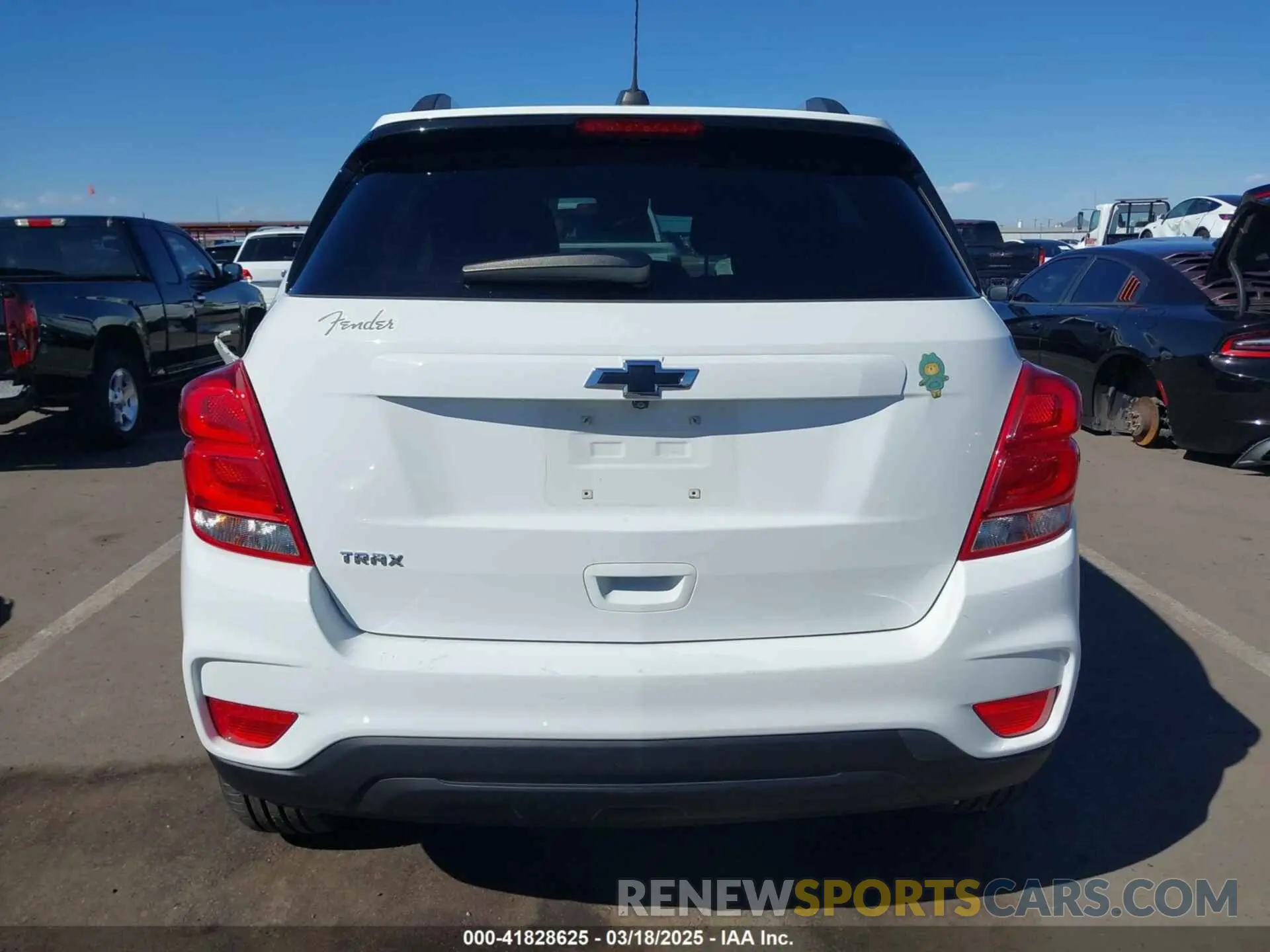 17 Photograph of a damaged car KL7CJLSM1NB512337 CHEVROLET TRAX 2022