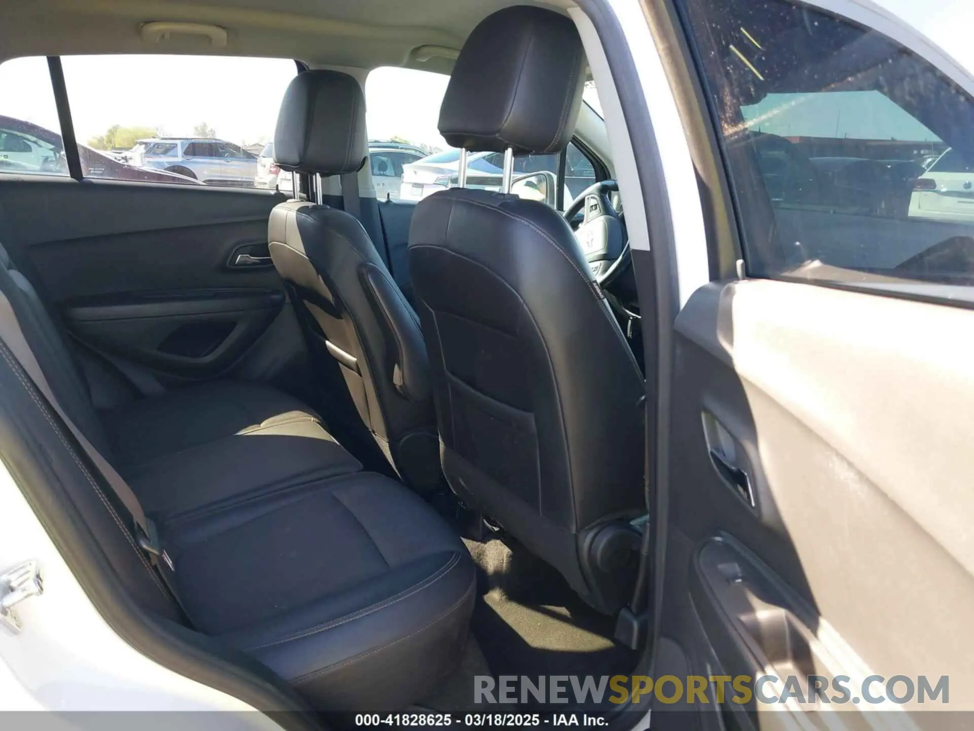 8 Photograph of a damaged car KL7CJLSM1NB512337 CHEVROLET TRAX 2022