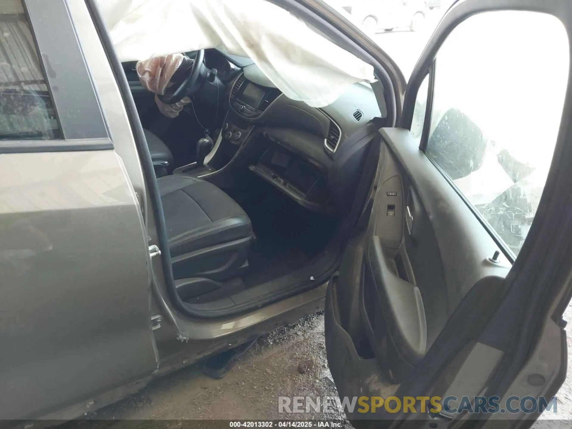 5 Photograph of a damaged car KL7CJLSM2NB514680 CHEVROLET TRAX 2022