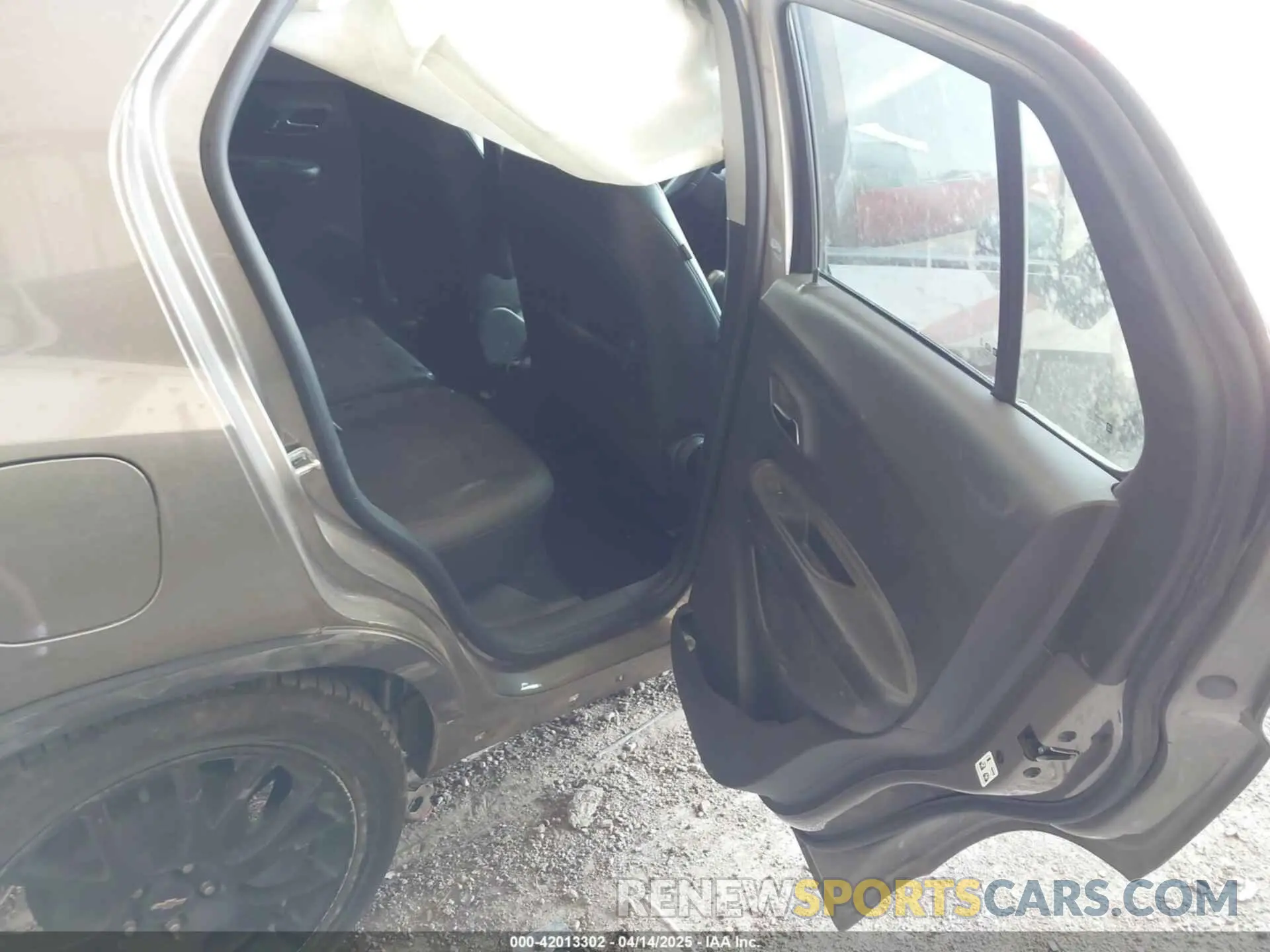 8 Photograph of a damaged car KL7CJLSM2NB514680 CHEVROLET TRAX 2022