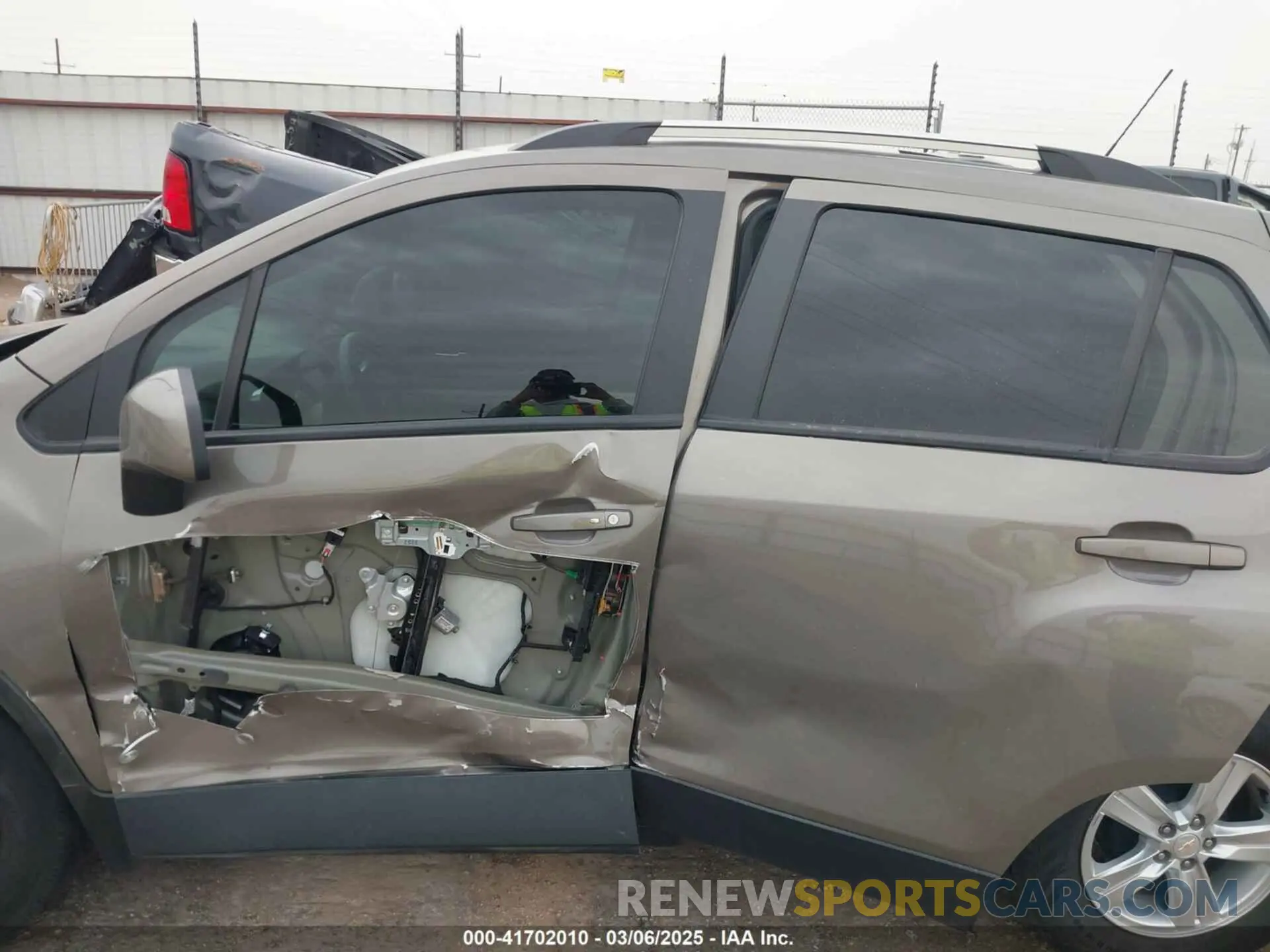 14 Photograph of a damaged car KL7CJLSM2NB563216 CHEVROLET TRAX 2022