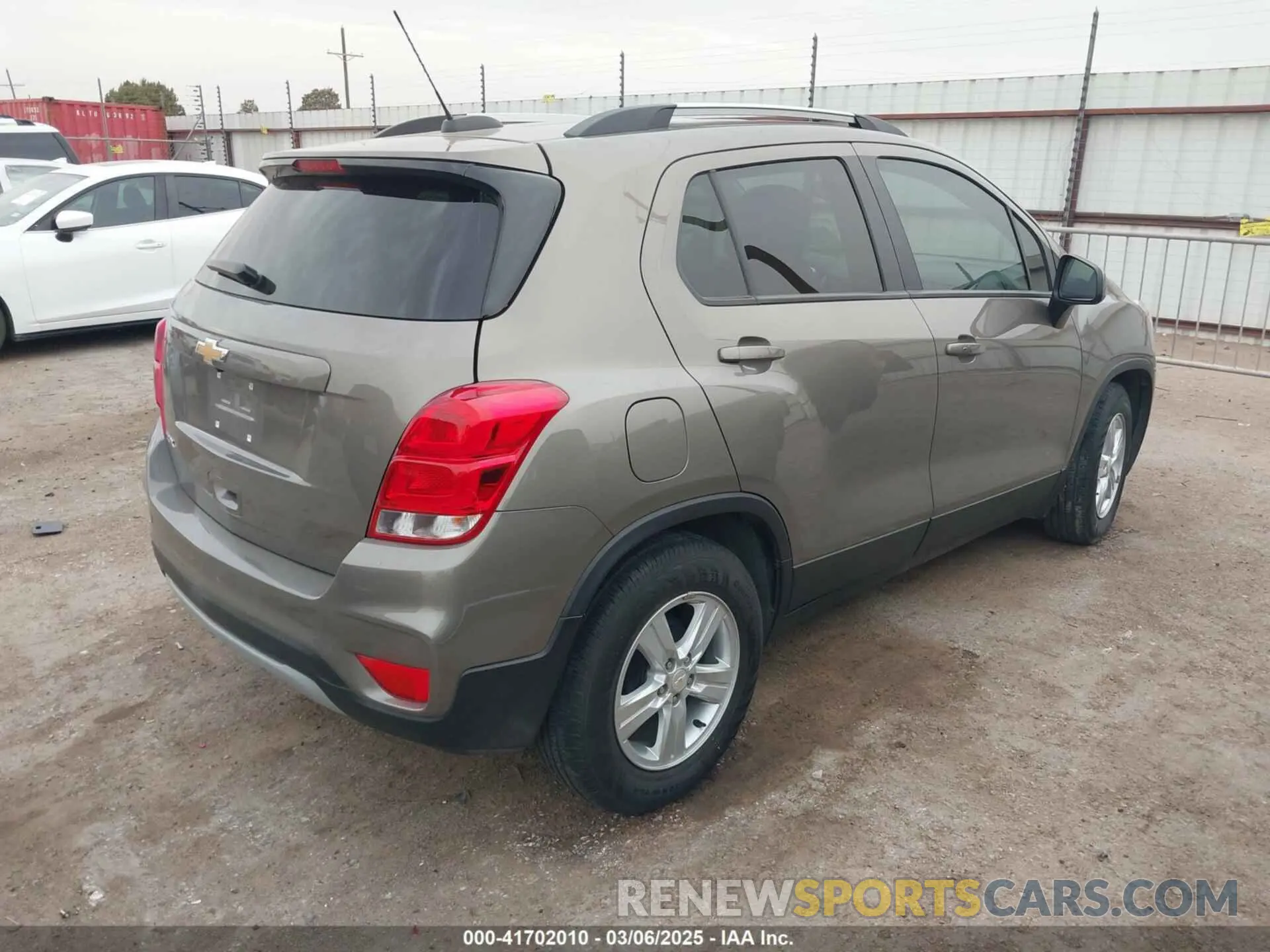 4 Photograph of a damaged car KL7CJLSM2NB563216 CHEVROLET TRAX 2022