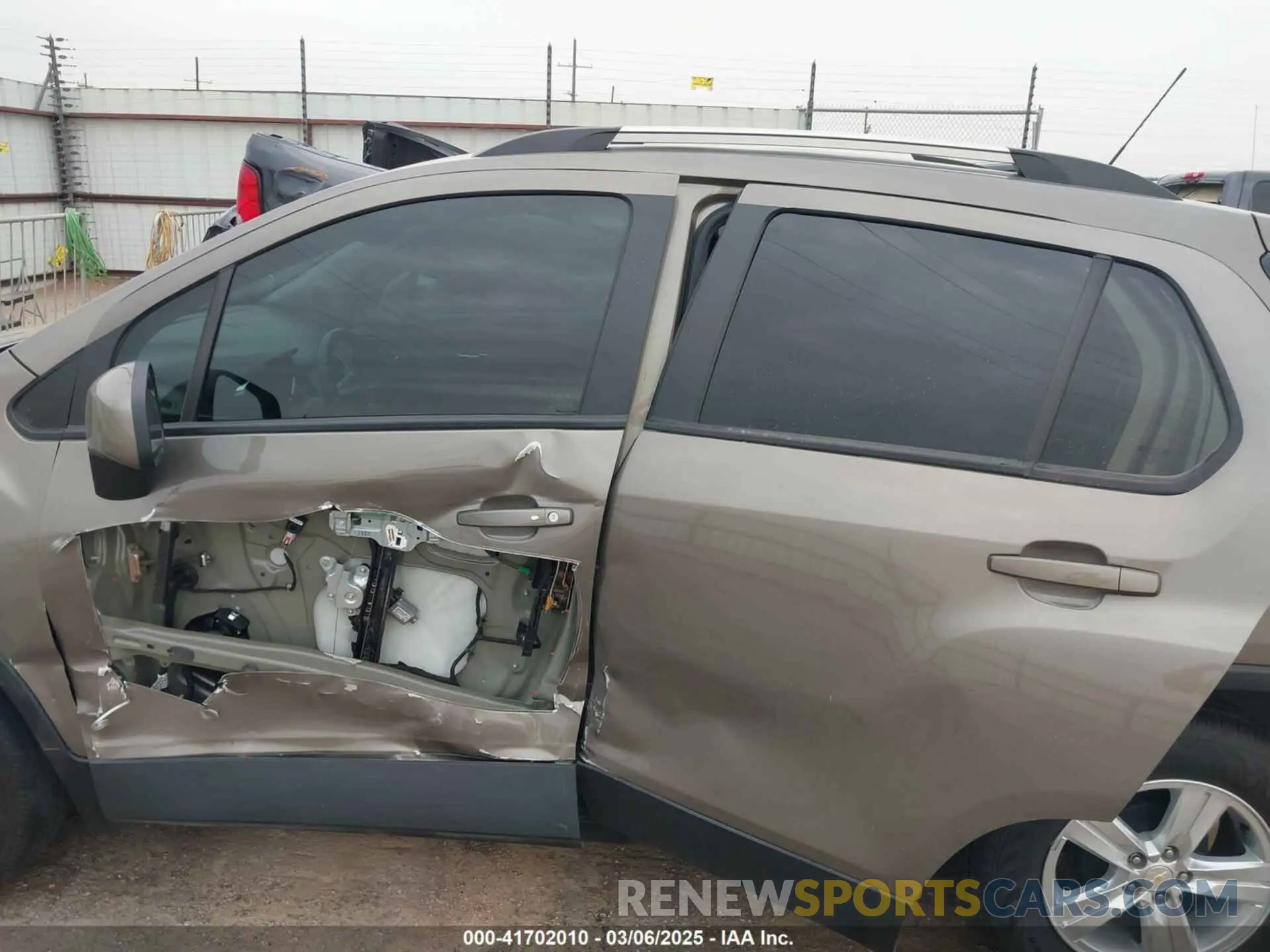 6 Photograph of a damaged car KL7CJLSM2NB563216 CHEVROLET TRAX 2022