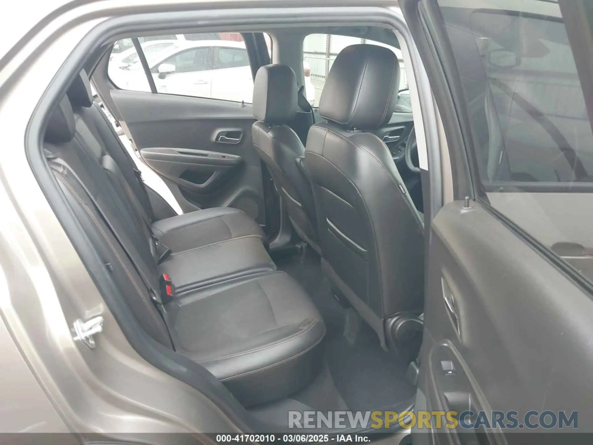 8 Photograph of a damaged car KL7CJLSM2NB563216 CHEVROLET TRAX 2022