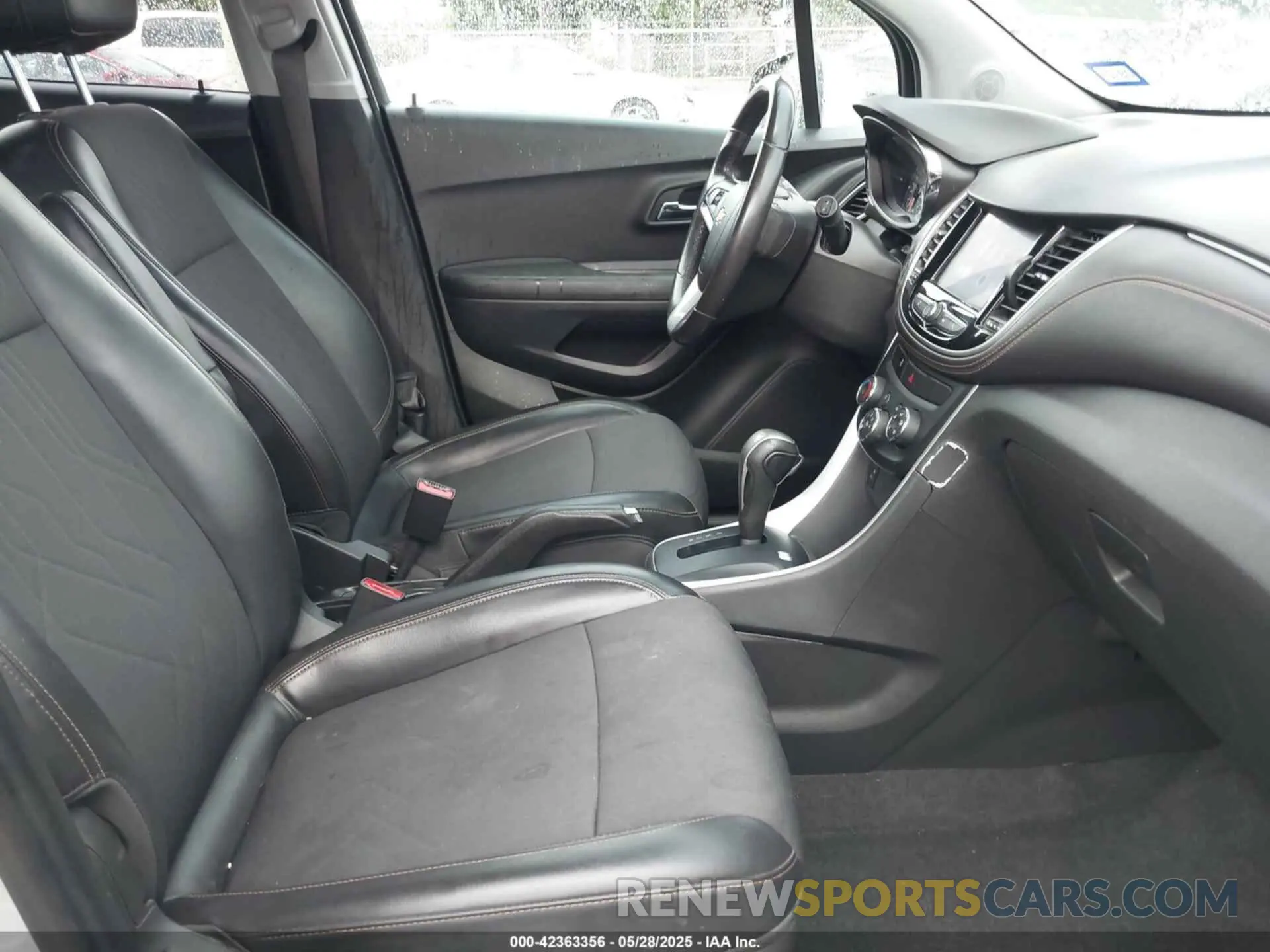 5 Photograph of a damaged car KL7CJLSM3NB536753 CHEVROLET TRAX 2022