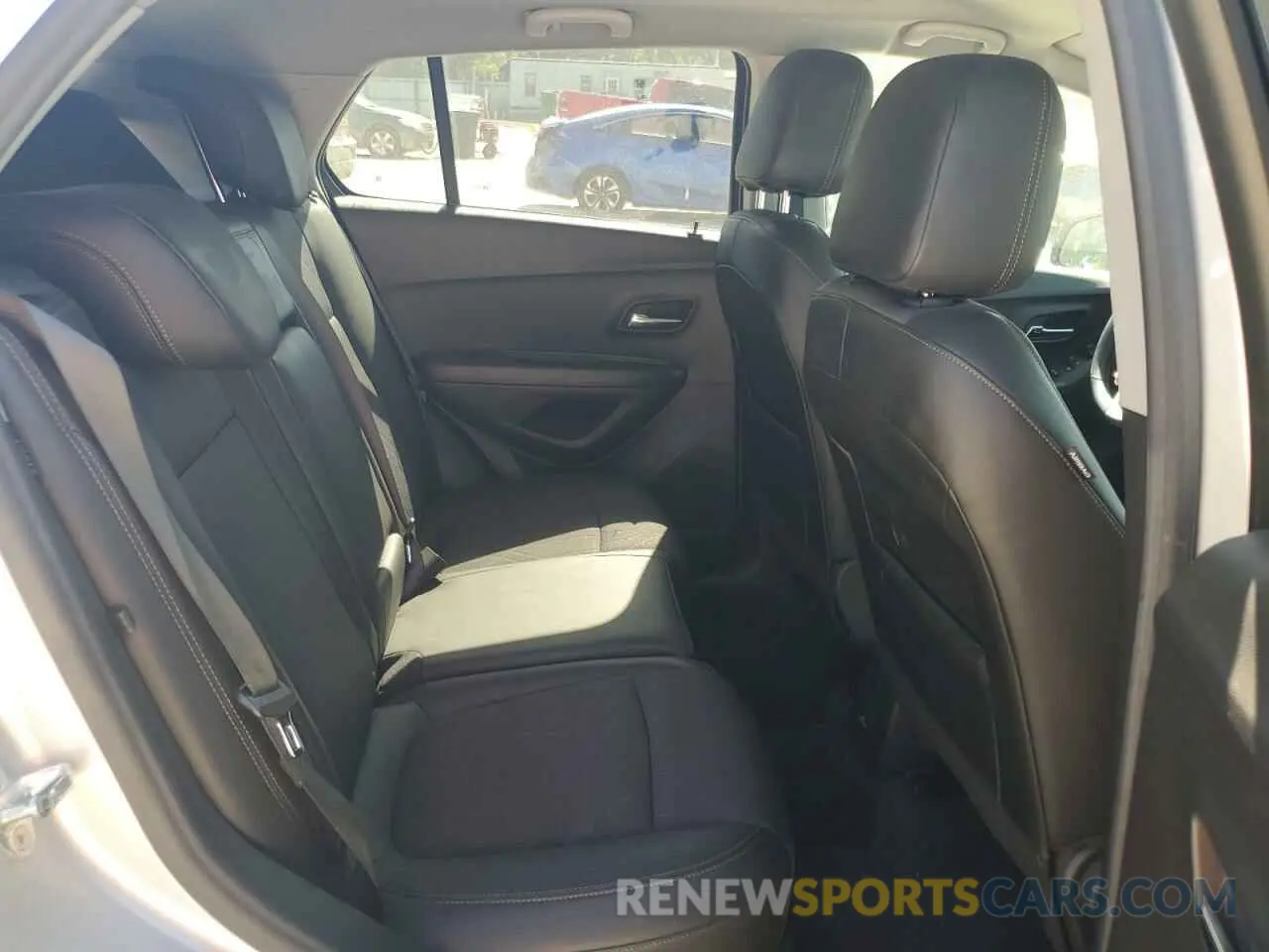 11 Photograph of a damaged car KL7CJLSM5NB557748 CHEVROLET TRAX 2022