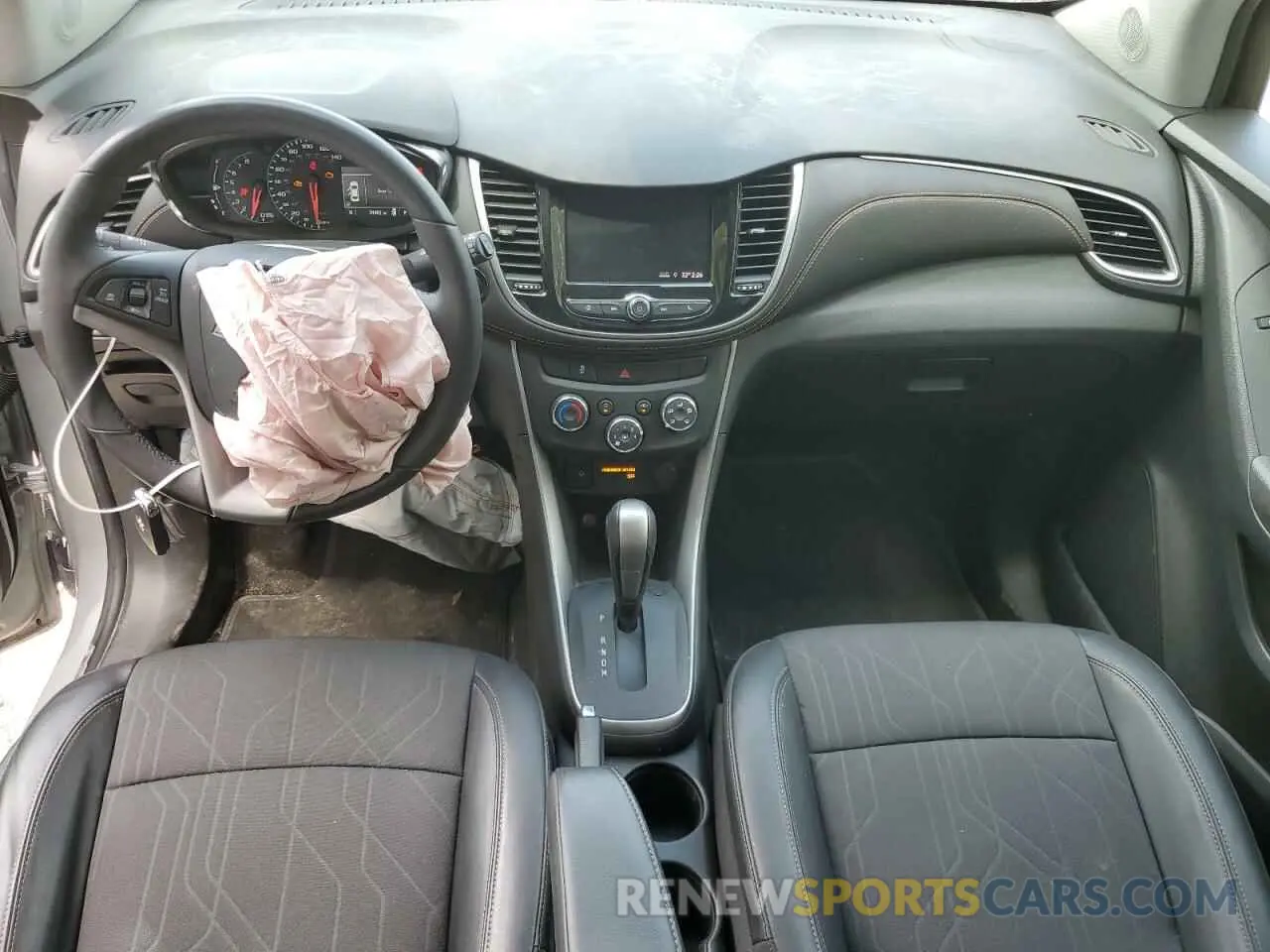 8 Photograph of a damaged car KL7CJLSM5NB557748 CHEVROLET TRAX 2022