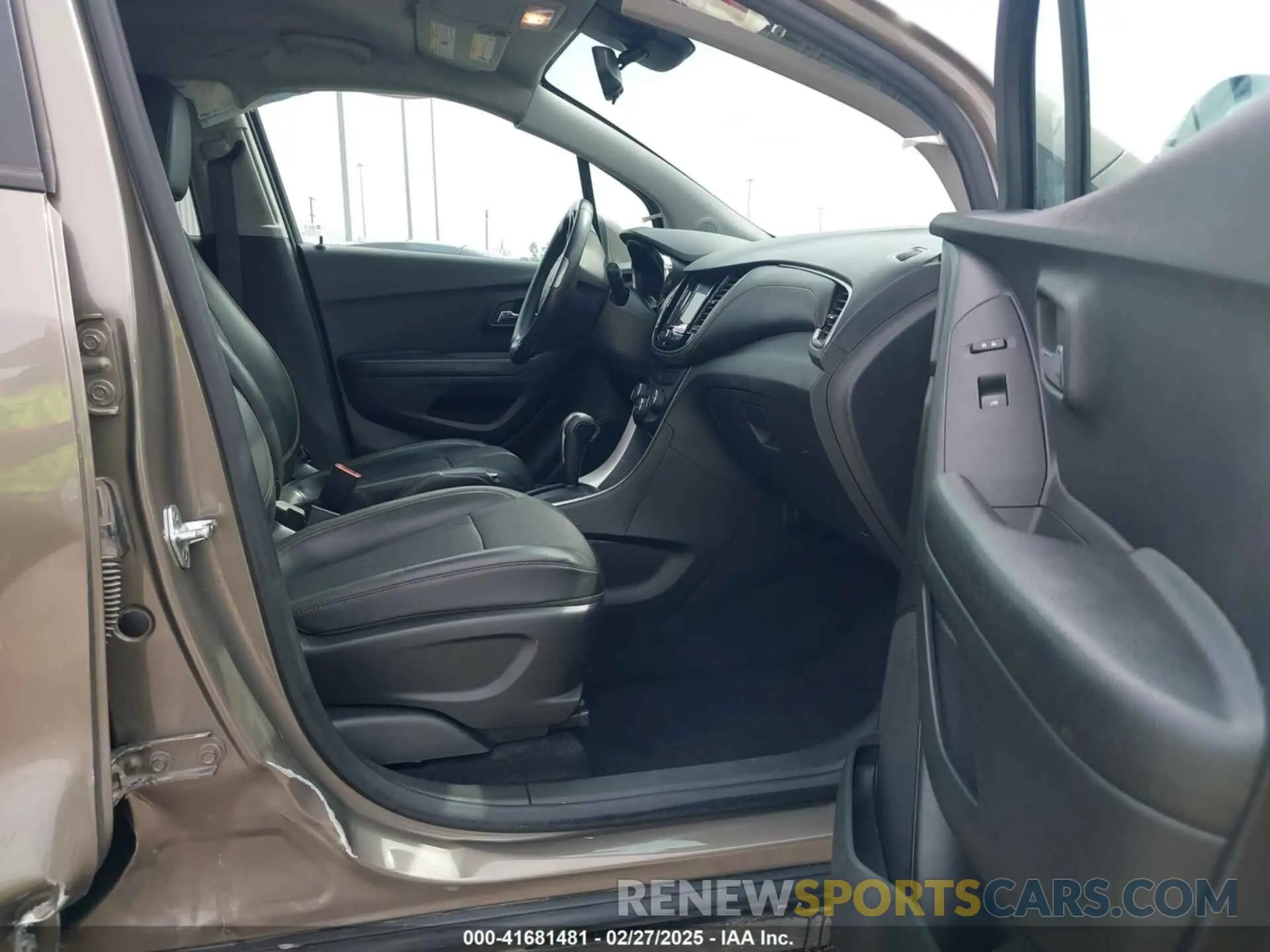 5 Photograph of a damaged car KL7CJLSM5NB563579 CHEVROLET TRAX 2022