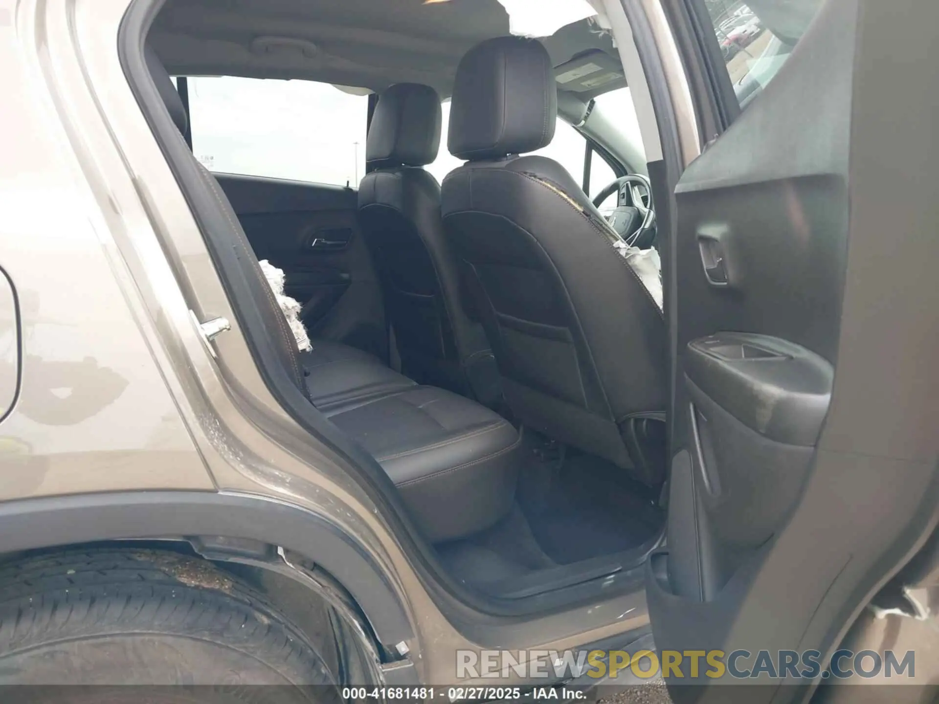 8 Photograph of a damaged car KL7CJLSM5NB563579 CHEVROLET TRAX 2022