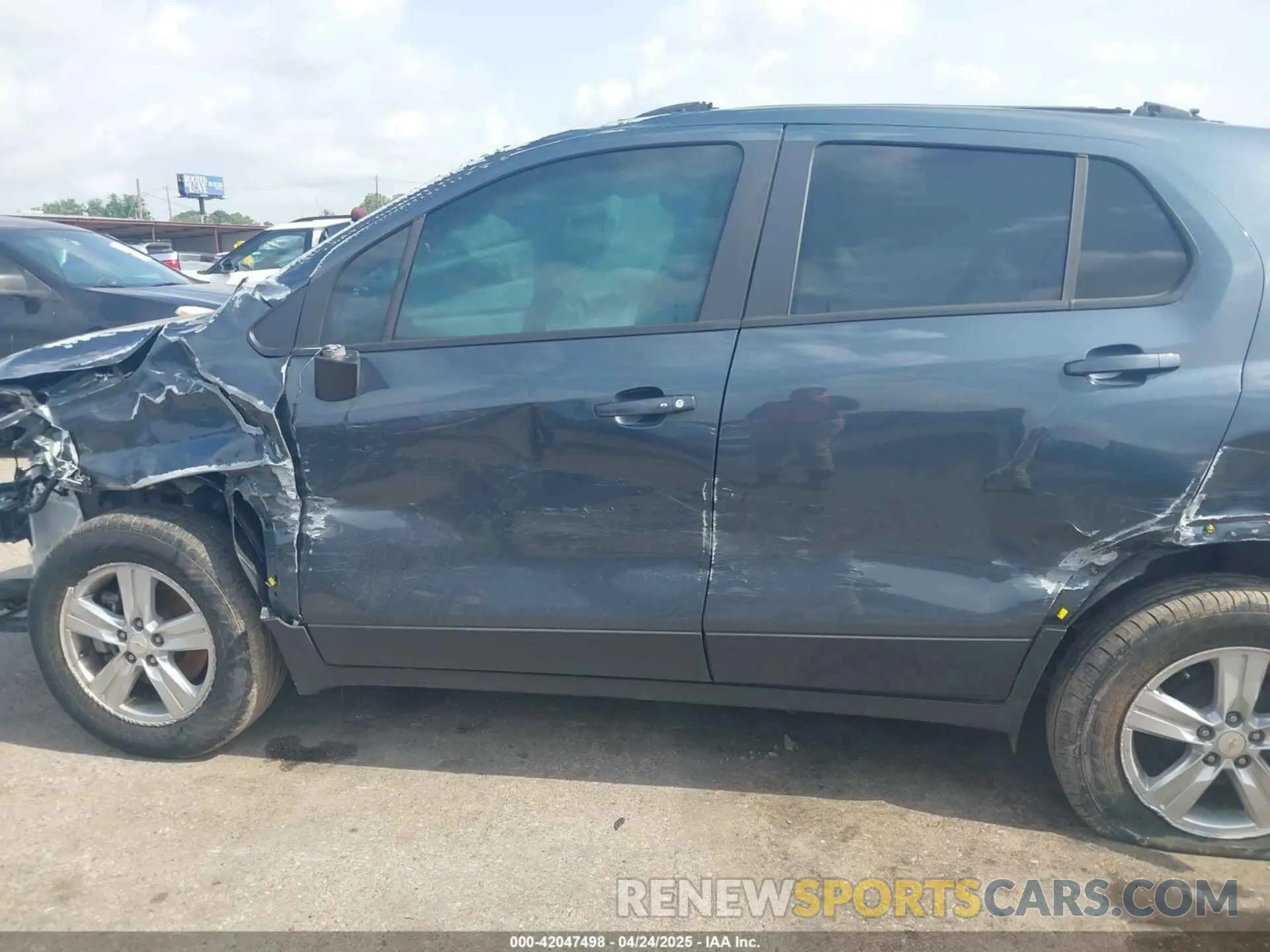 13 Photograph of a damaged car KL7CJLSM6NB568077 CHEVROLET TRAX 2022