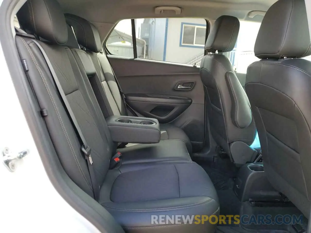 11 Photograph of a damaged car KL7CJLSM7NB568766 CHEVROLET TRAX 2022