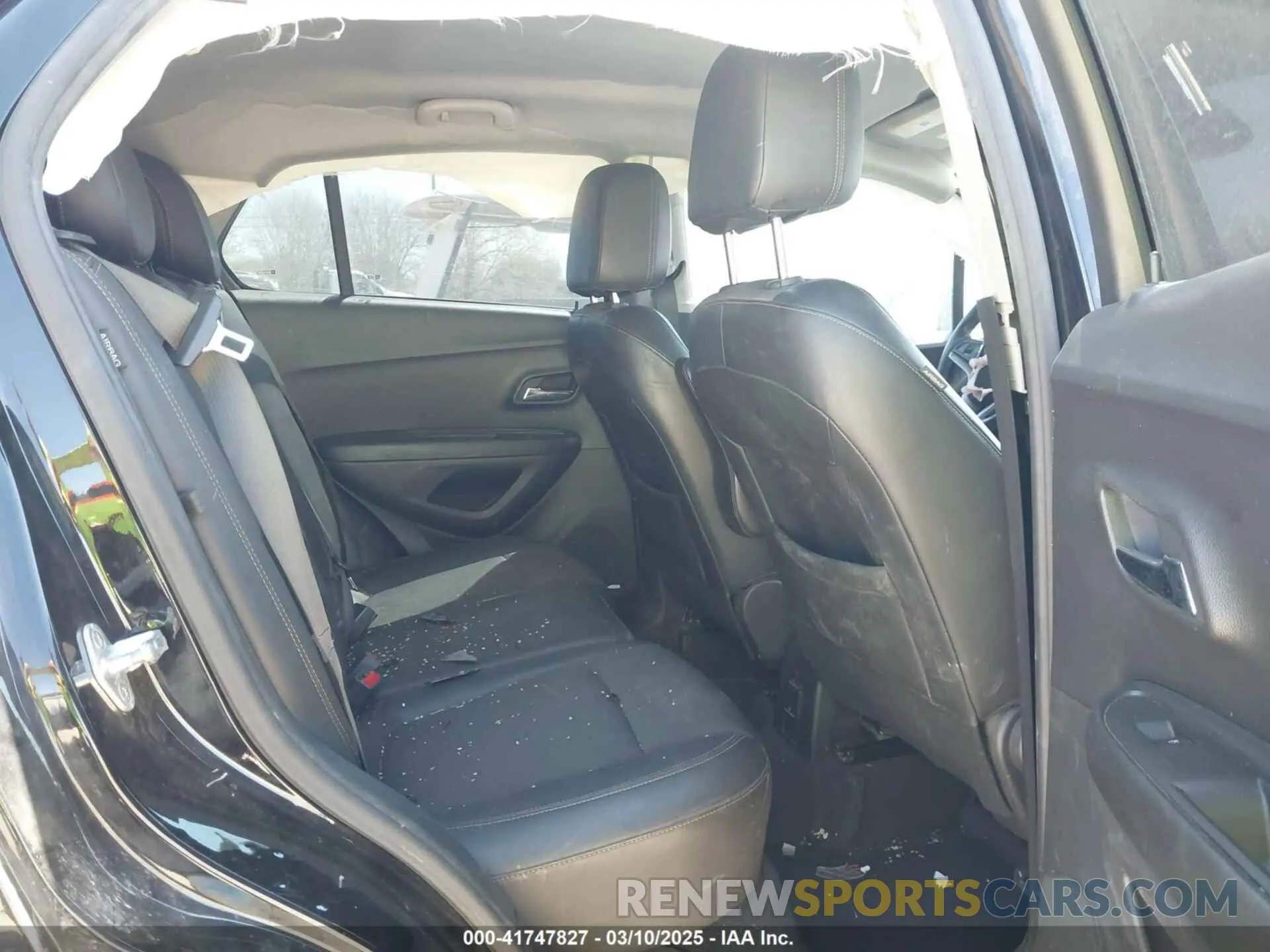 8 Photograph of a damaged car KL7CJLSM9NB516913 CHEVROLET TRAX 2022