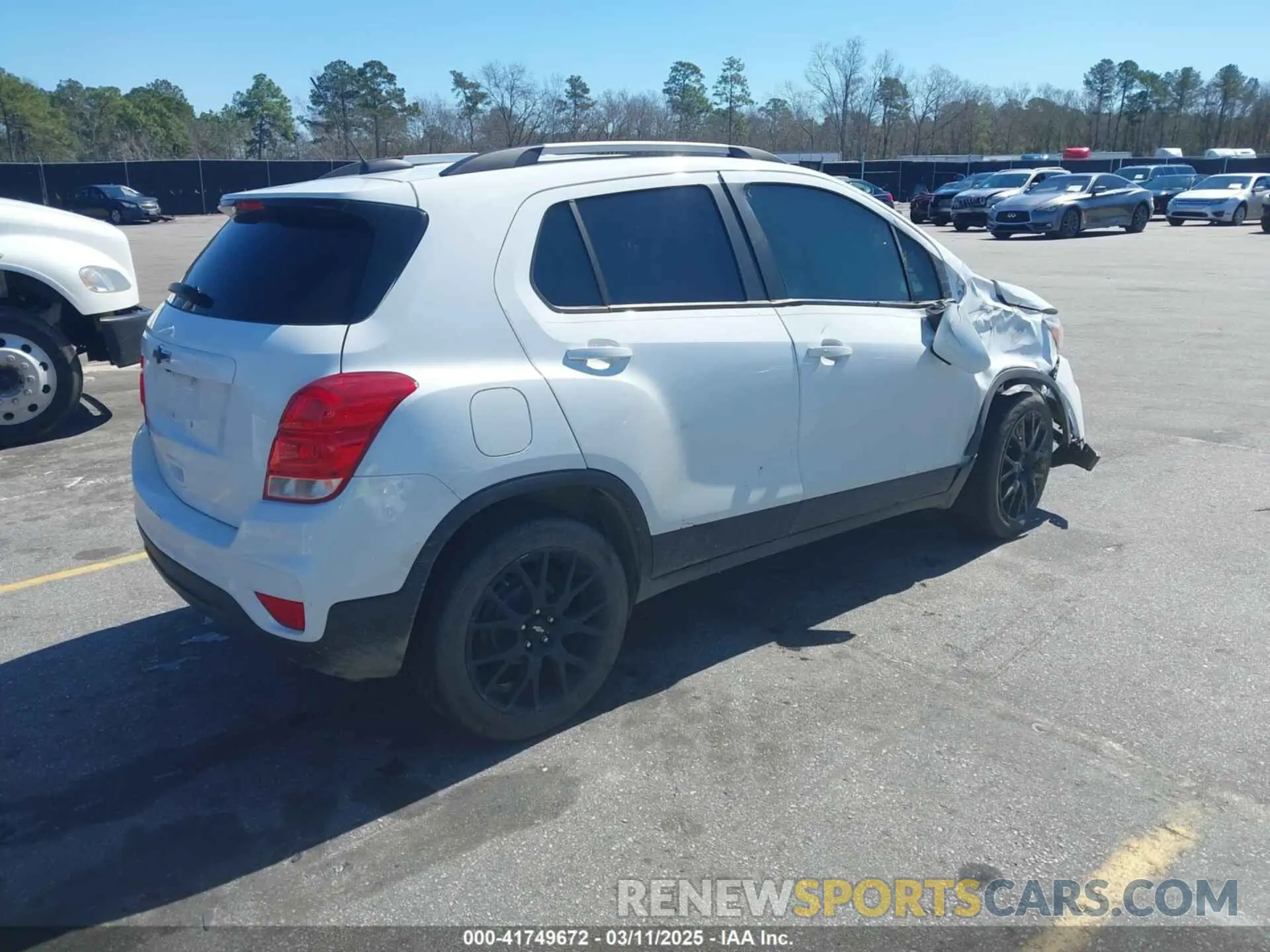 4 Photograph of a damaged car KL7CJLSM9NB561981 CHEVROLET TRAX 2022