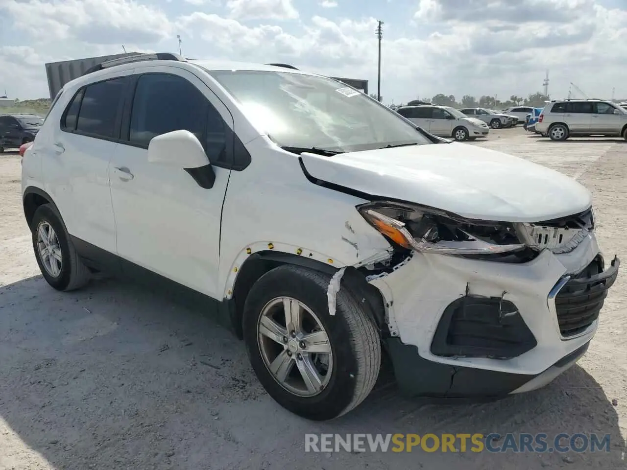 4 Photograph of a damaged car KL7CJLSM9NB562578 CHEVROLET TRAX 2022
