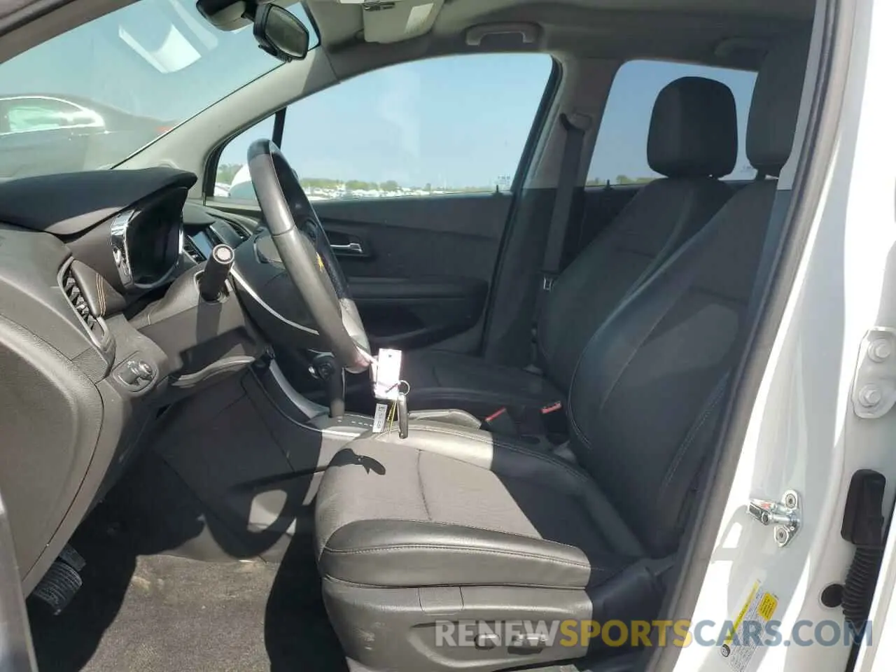 7 Photograph of a damaged car KL7CJLSM9NB562578 CHEVROLET TRAX 2022