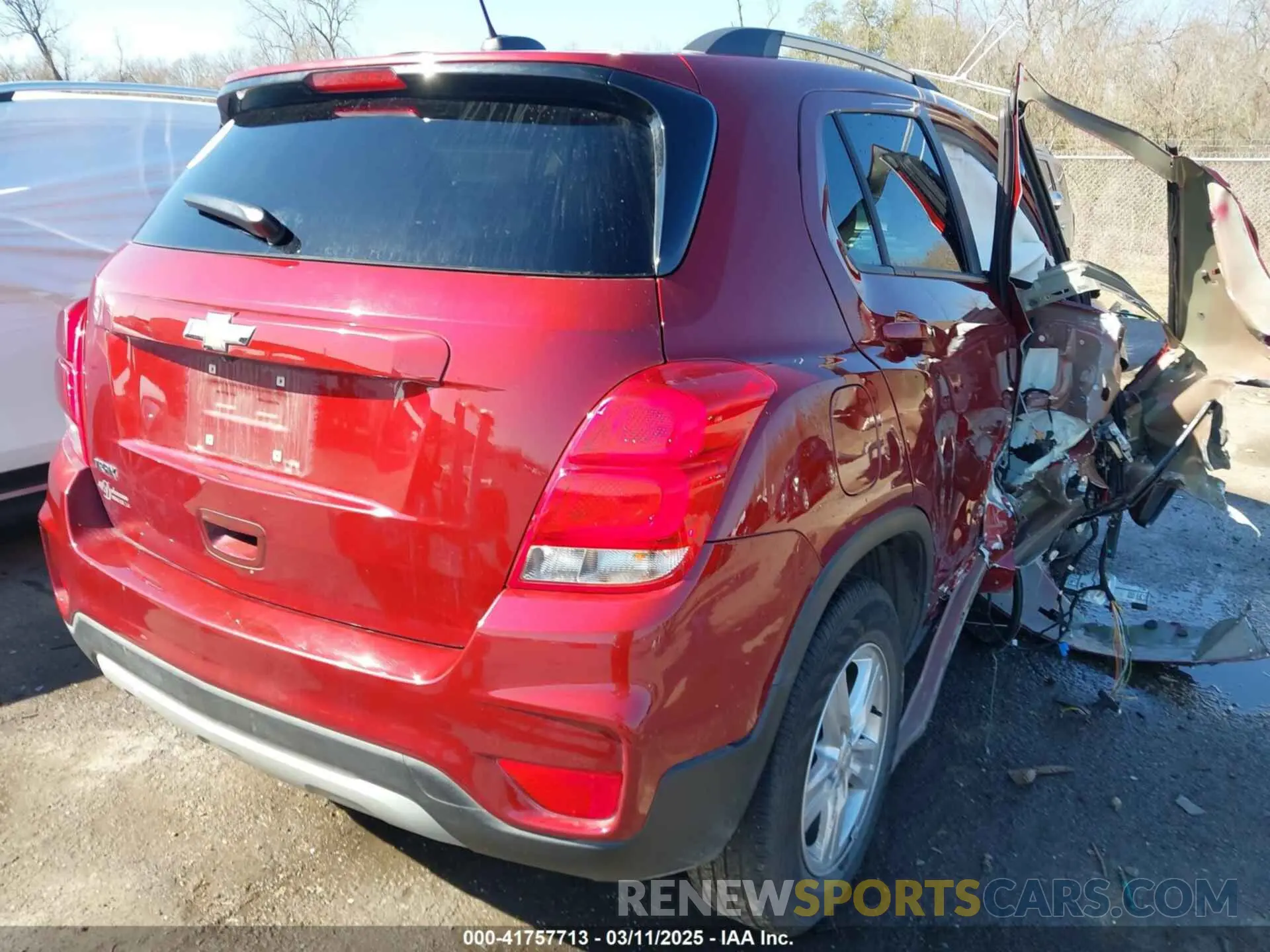 4 Photograph of a damaged car KL7CJLSM9NB568820 CHEVROLET TRAX 2022