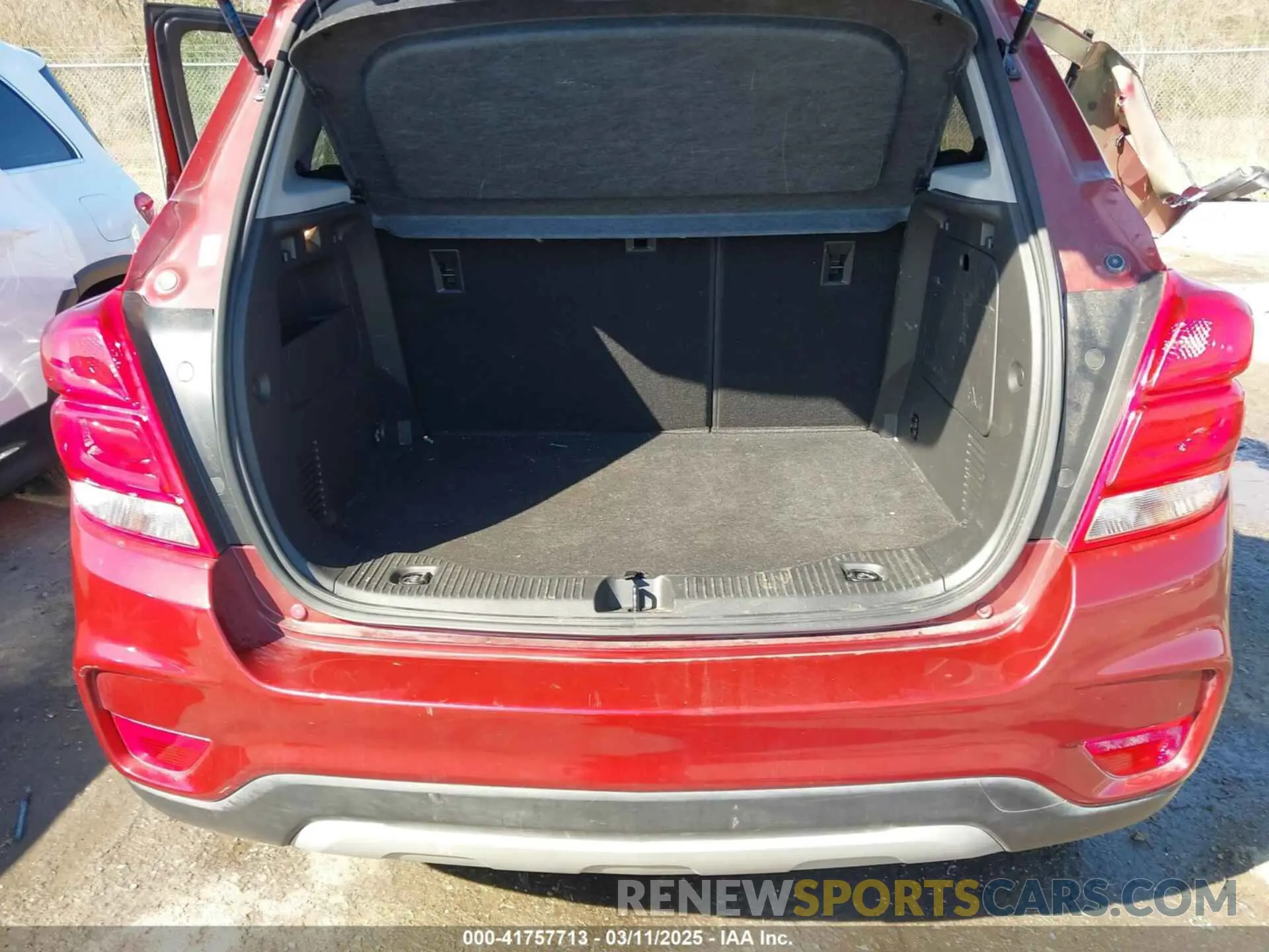 8 Photograph of a damaged car KL7CJLSM9NB568820 CHEVROLET TRAX 2022