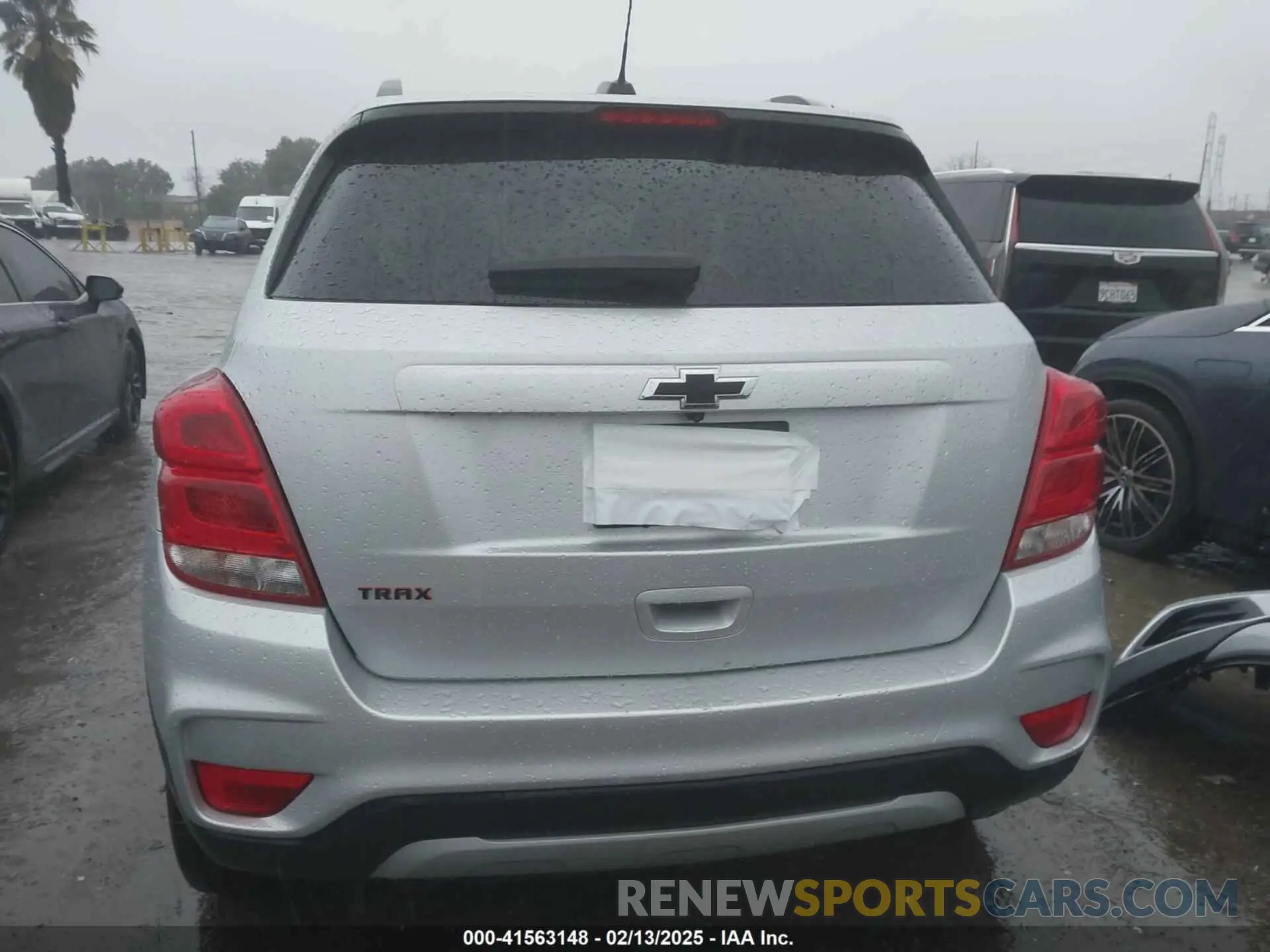 17 Photograph of a damaged car KL7CJLSMXNB552223 CHEVROLET TRAX 2022