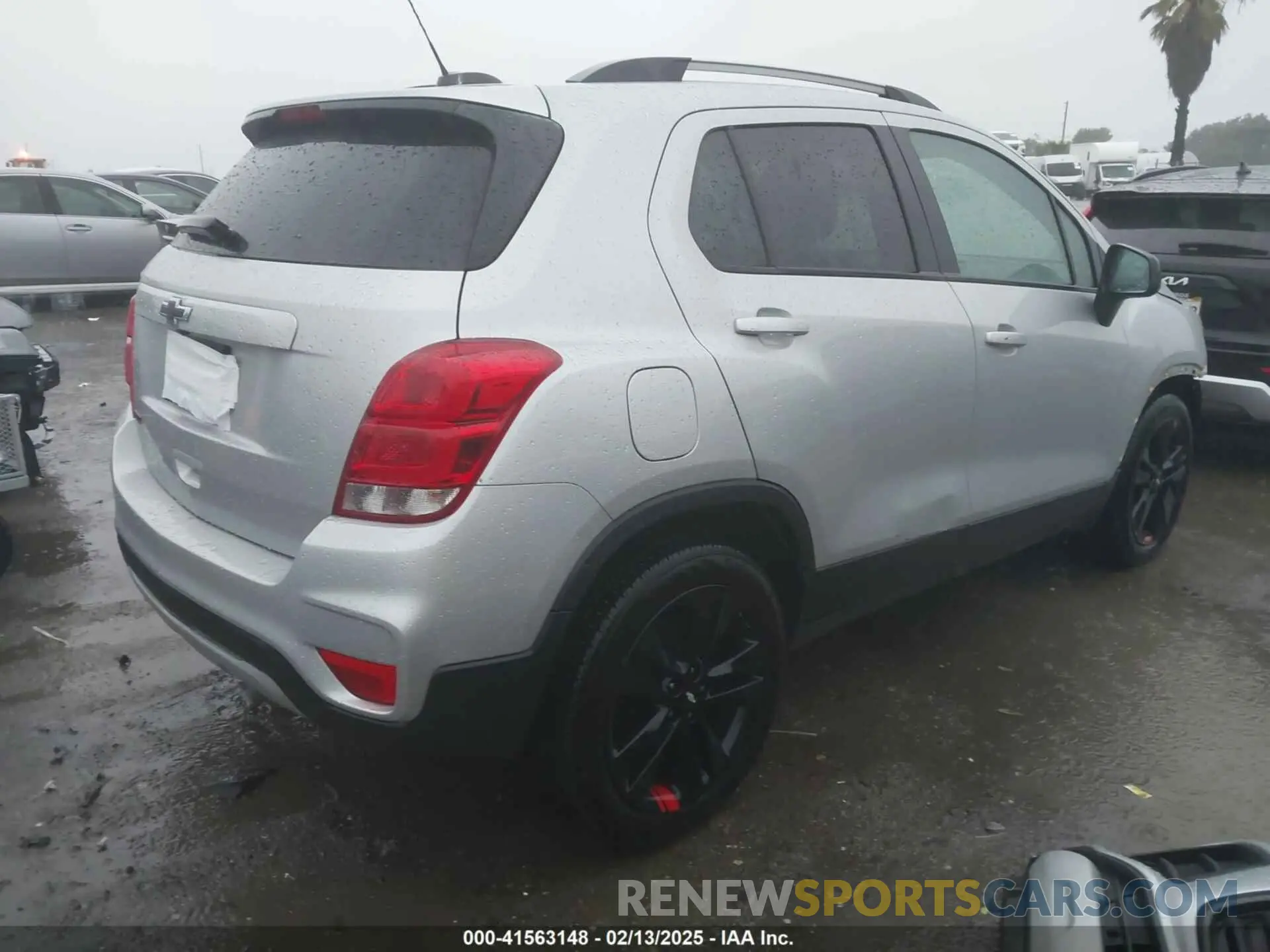 4 Photograph of a damaged car KL7CJLSMXNB552223 CHEVROLET TRAX 2022