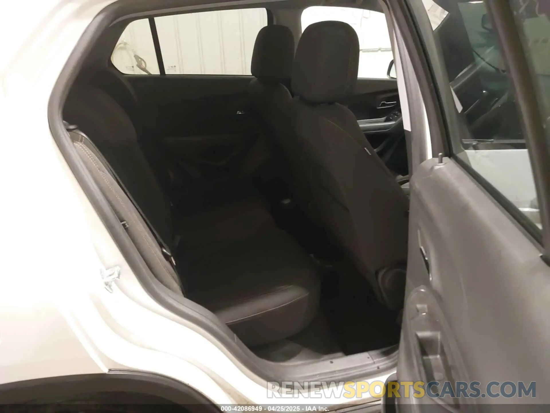 8 Photograph of a damaged car KL7CJNSM0NB547818 CHEVROLET TRAX 2022