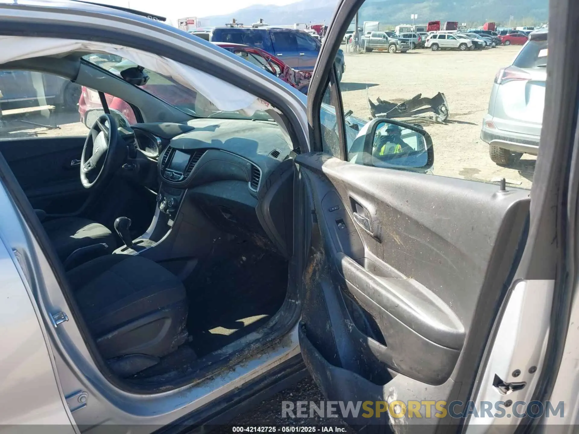 5 Photograph of a damaged car KL7CJNSM1NB551540 CHEVROLET TRAX 2022