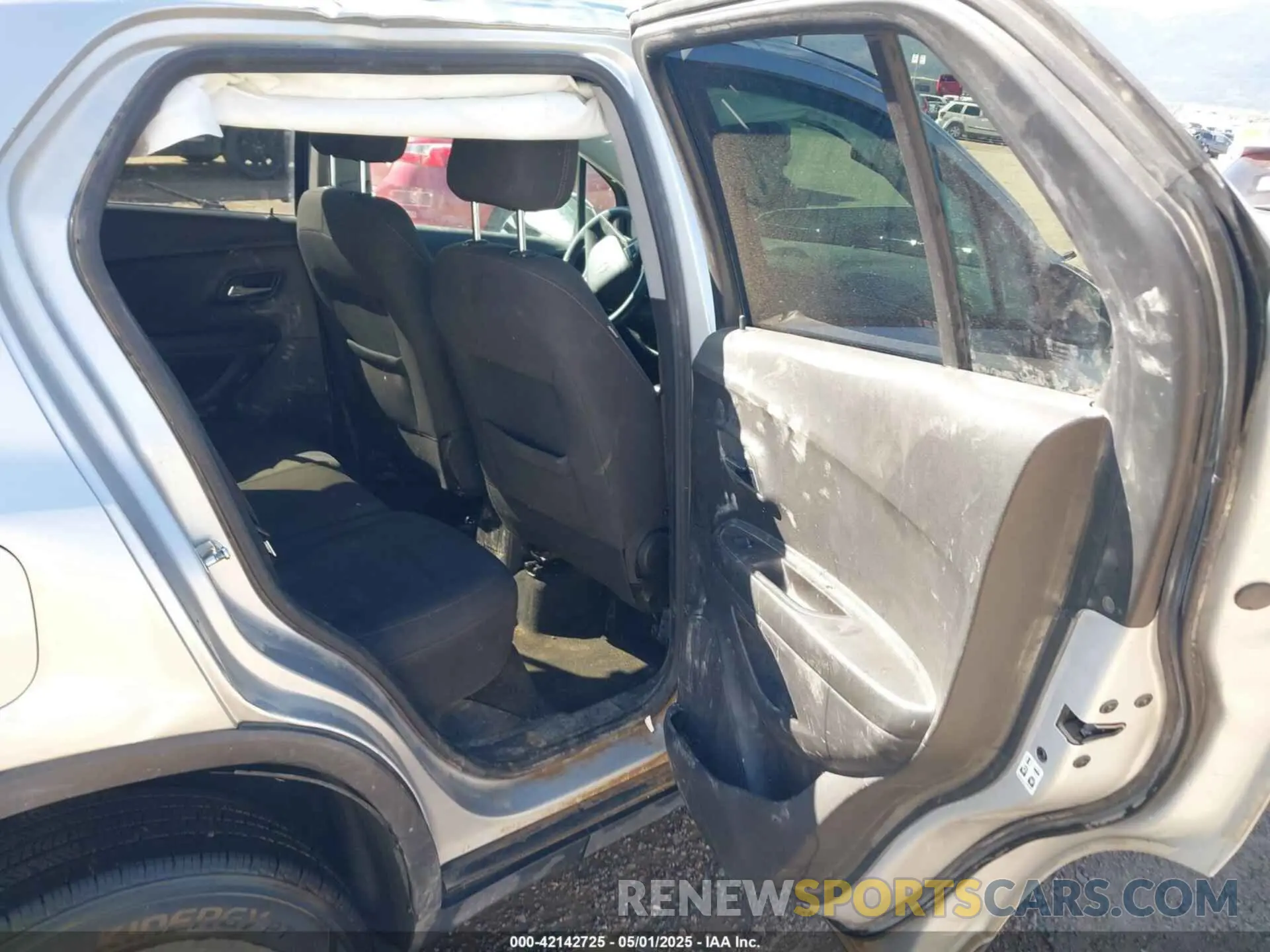 8 Photograph of a damaged car KL7CJNSM1NB551540 CHEVROLET TRAX 2022