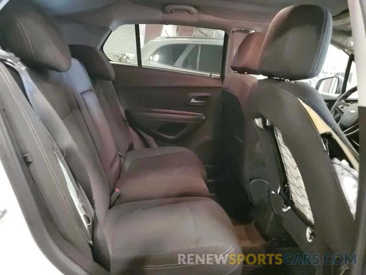11 Photograph of a damaged car KL7CJNSM3NB542984 CHEVROLET TRAX 2022