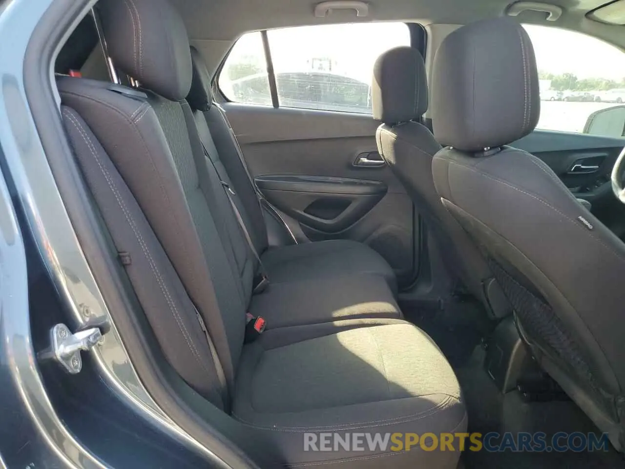 11 Photograph of a damaged car KL7CJNSM4NB543514 CHEVROLET TRAX 2022