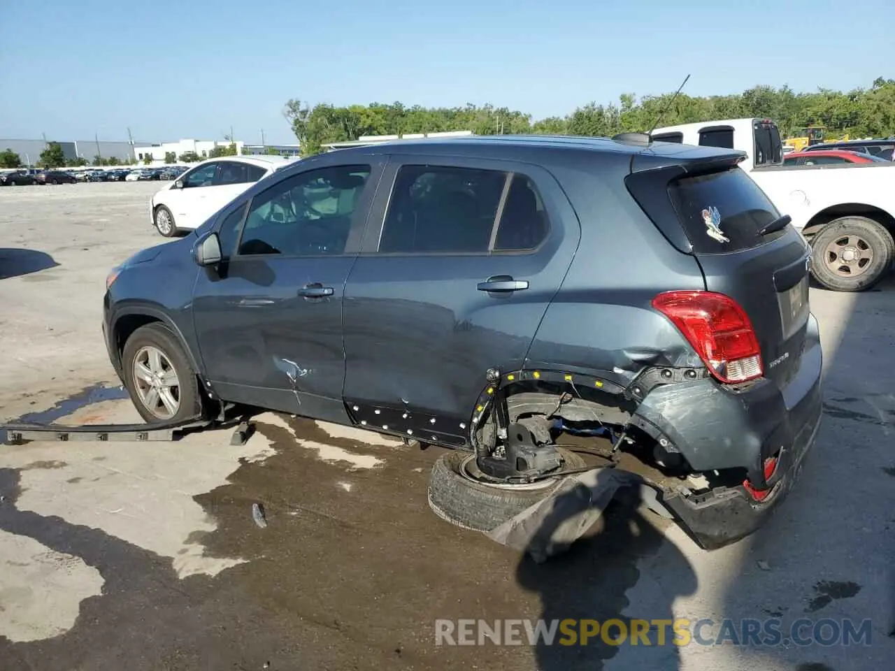 2 Photograph of a damaged car KL7CJNSM4NB543514 CHEVROLET TRAX 2022