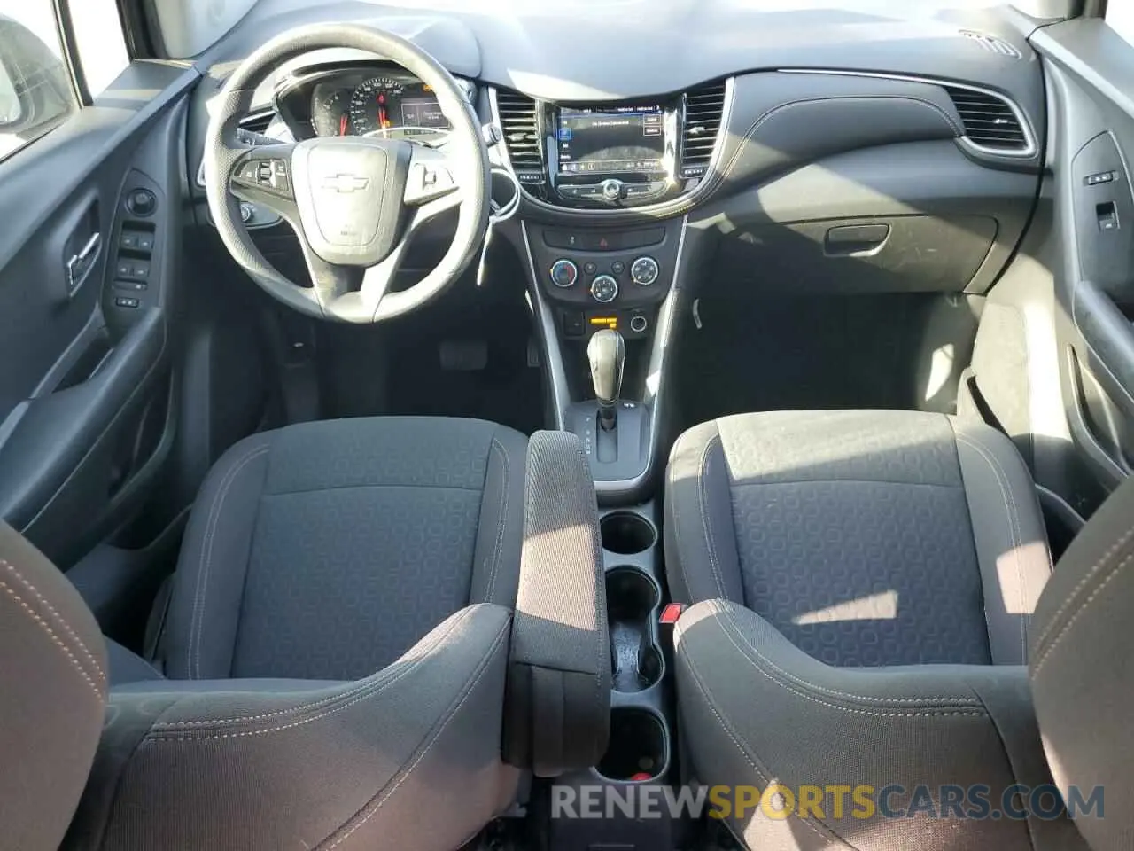 8 Photograph of a damaged car KL7CJNSM4NB543514 CHEVROLET TRAX 2022