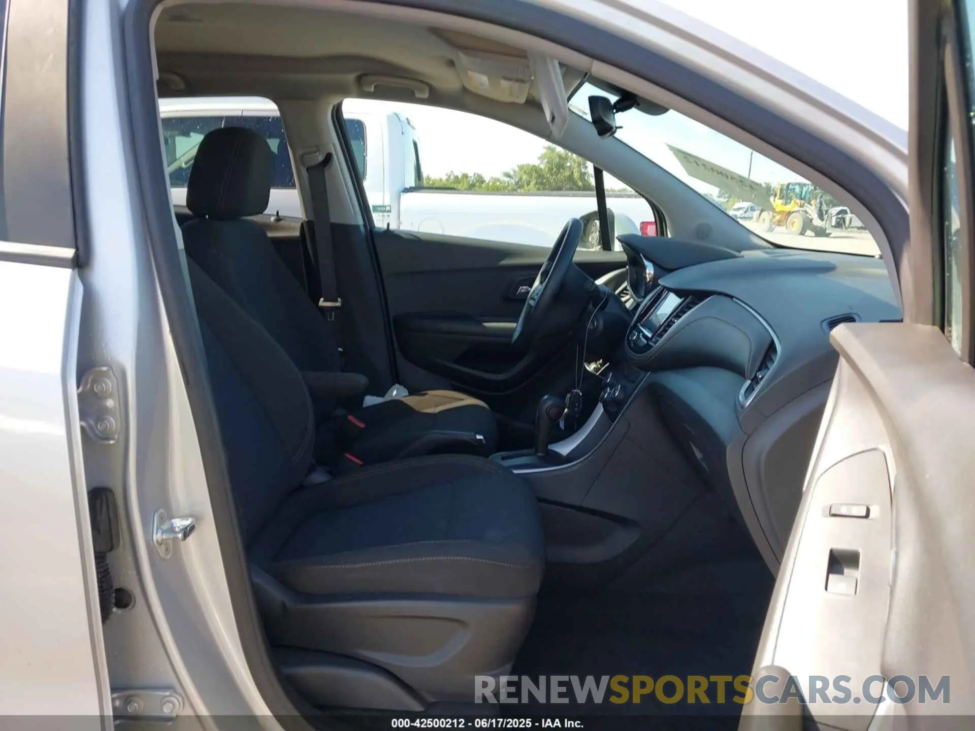 5 Photograph of a damaged car KL7CJNSM5NB503071 CHEVROLET TRAX 2022