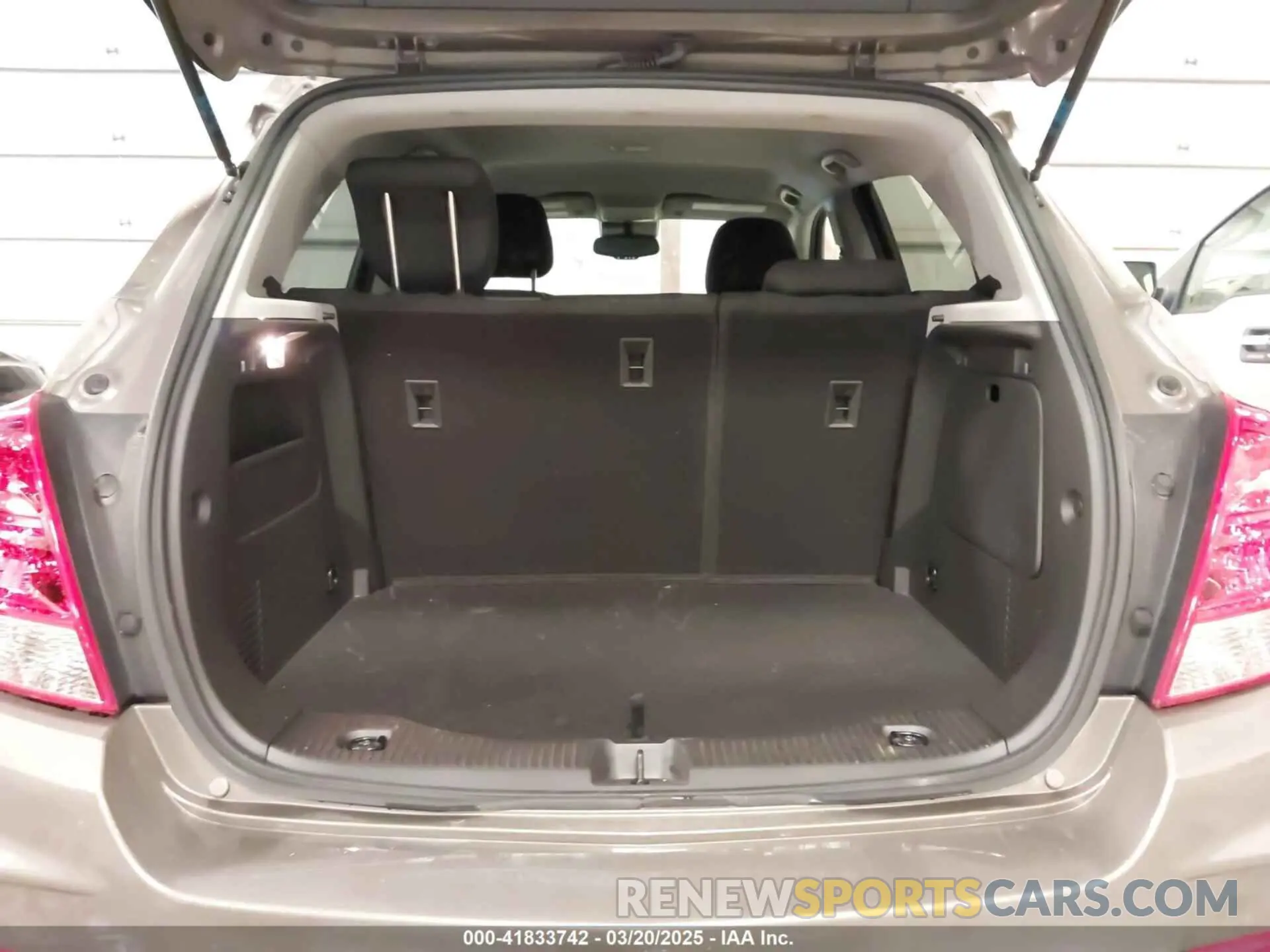 17 Photograph of a damaged car KL7CJNSM5NB509906 CHEVROLET TRAX 2022